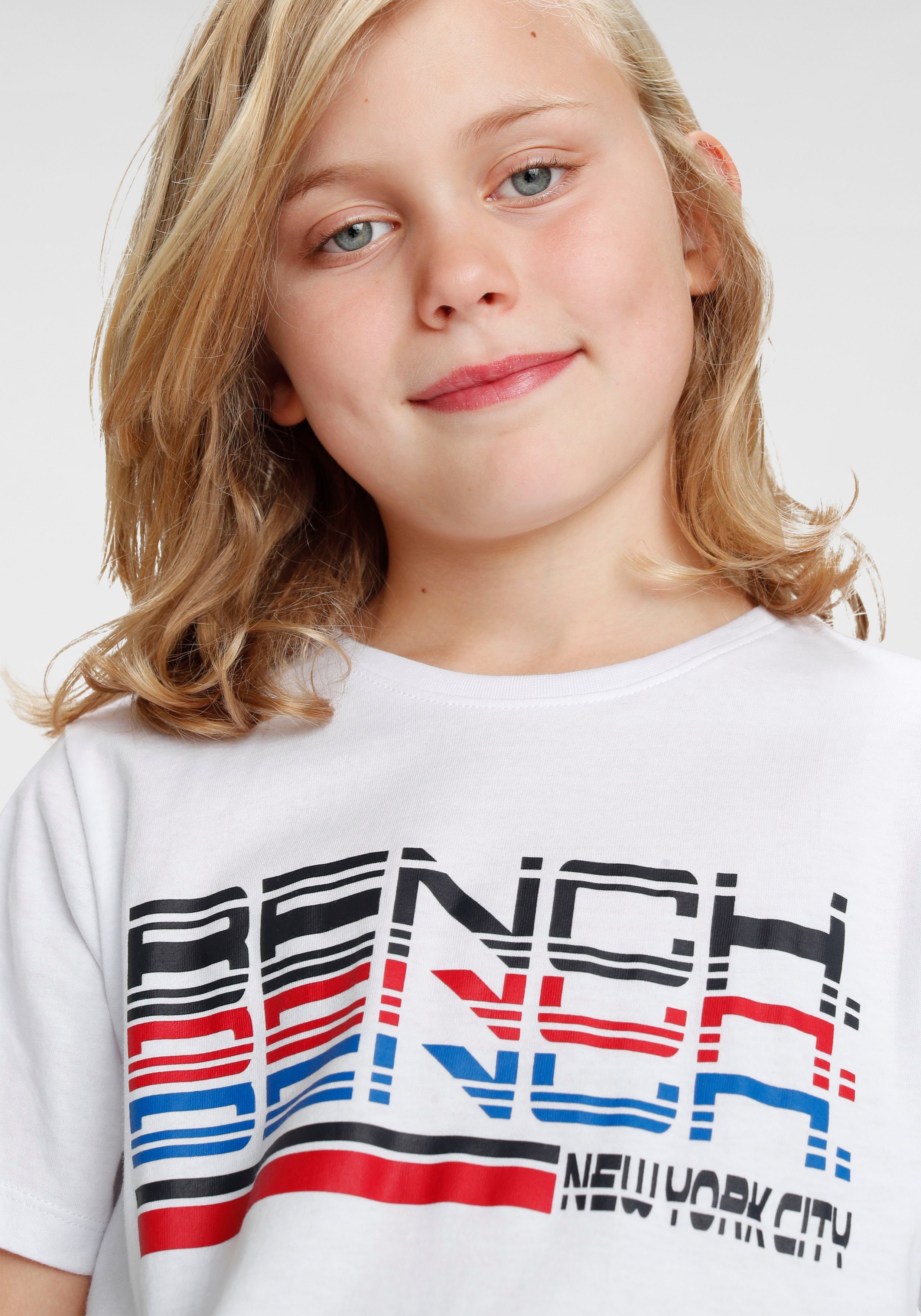 Bench. trendiger T-Shirt Logoprint