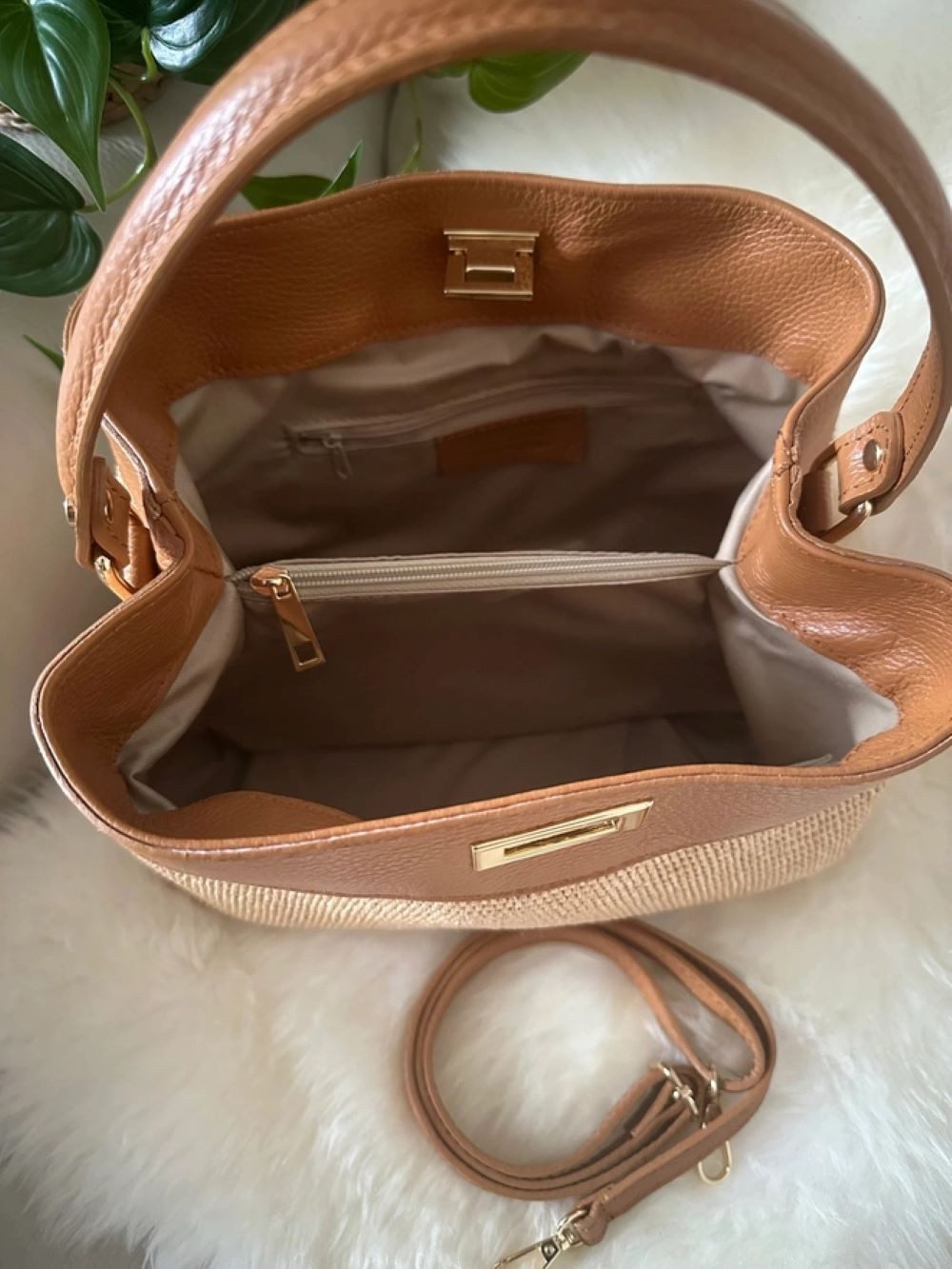 Goodman Design Schultertasche Sommerliebling mit Stil – Raffinierte Ledertasche mit Naturflair, Handgefertigt in Italien – jedes Stück ein Unikat