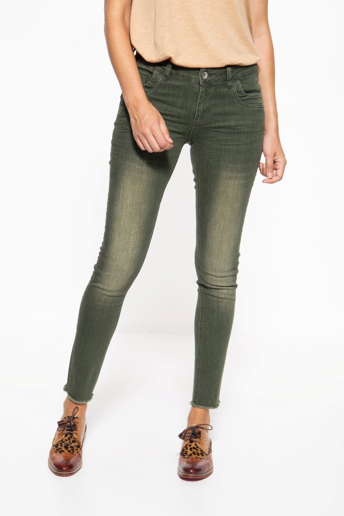 ATT Jeans Slim-fit-Jeans Leoni mit offenen Waschungen und Saumkanten