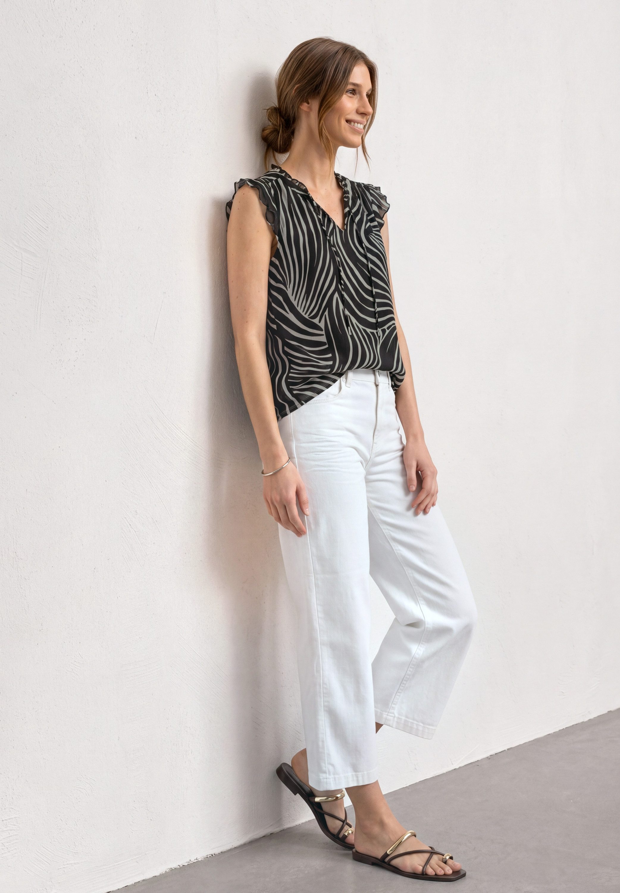 STREET ONE Blusentop weich fallende Chiffon-Qualität, ärmellos mit Rüschen, V-Ausschnitt