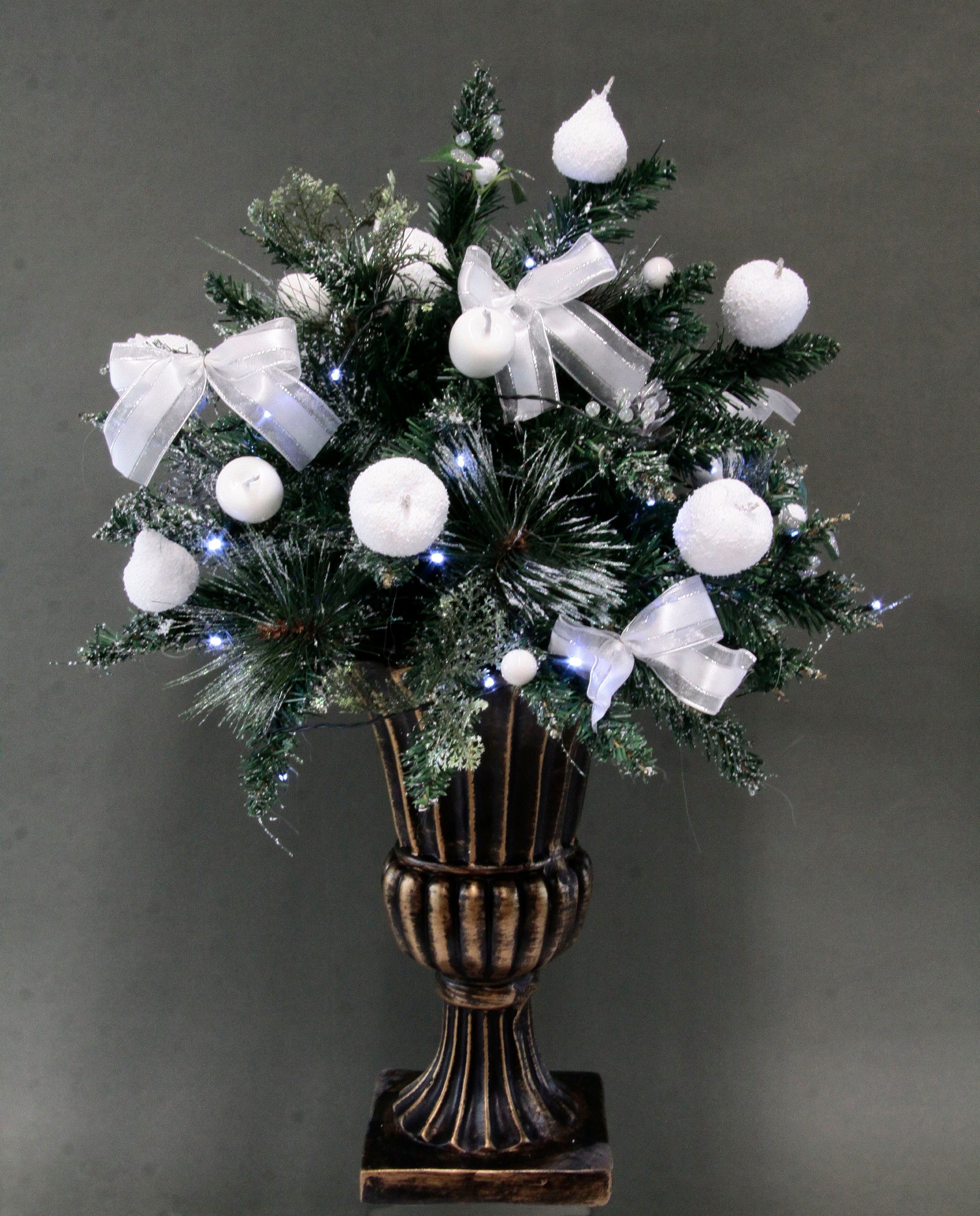 I.GE.A. LED Baum Künstlicher mit fest Pokal integriert, Schleifen, Kunstbaum, Weihnachtsbaum, Äpfeln, u. Weihnachtsdeko, Beeren Polyresin, 74 Kaltweiß, cm aus beschneit, LED