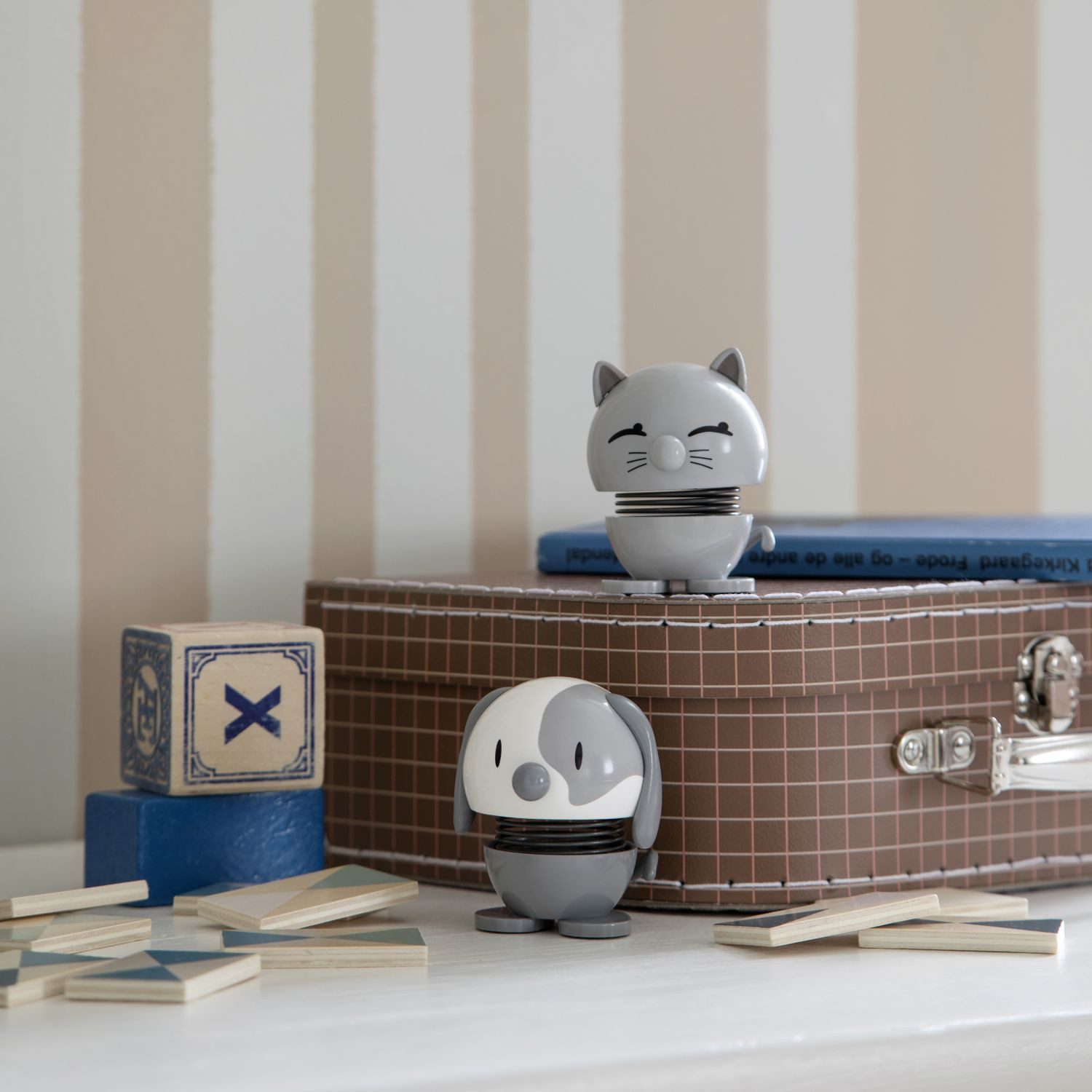 HOPTIMIST Dekofigur Dog Cool Grey günstig online kaufen