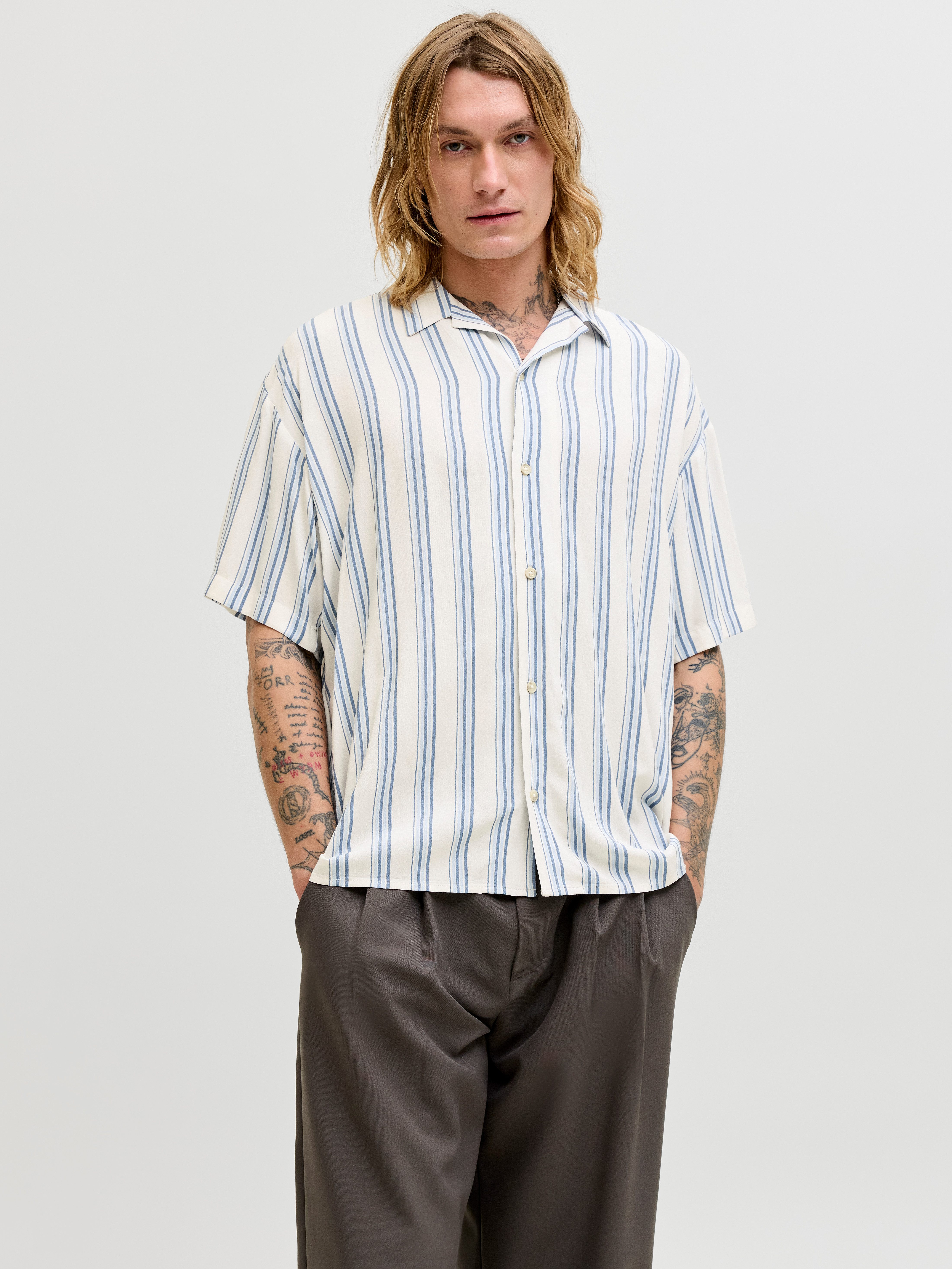 Jack & Jones Kurzarmhemd JJEJEFF RESORT STRIPE SHIRT S/S SN Viskose, loose günstig online kaufen