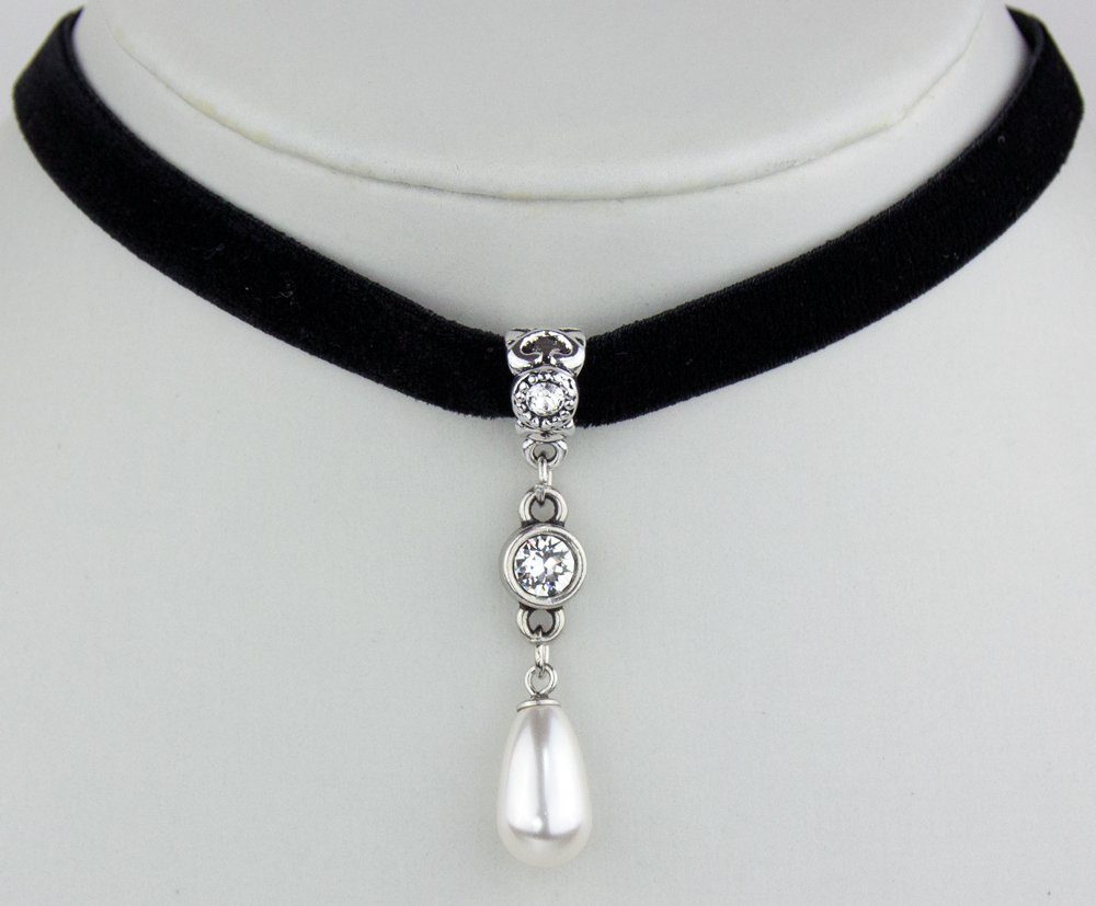 LUISIA® Kette mit Anhänger Samt Kropfband Larea mit Kristallen und Perle vo günstig online kaufen