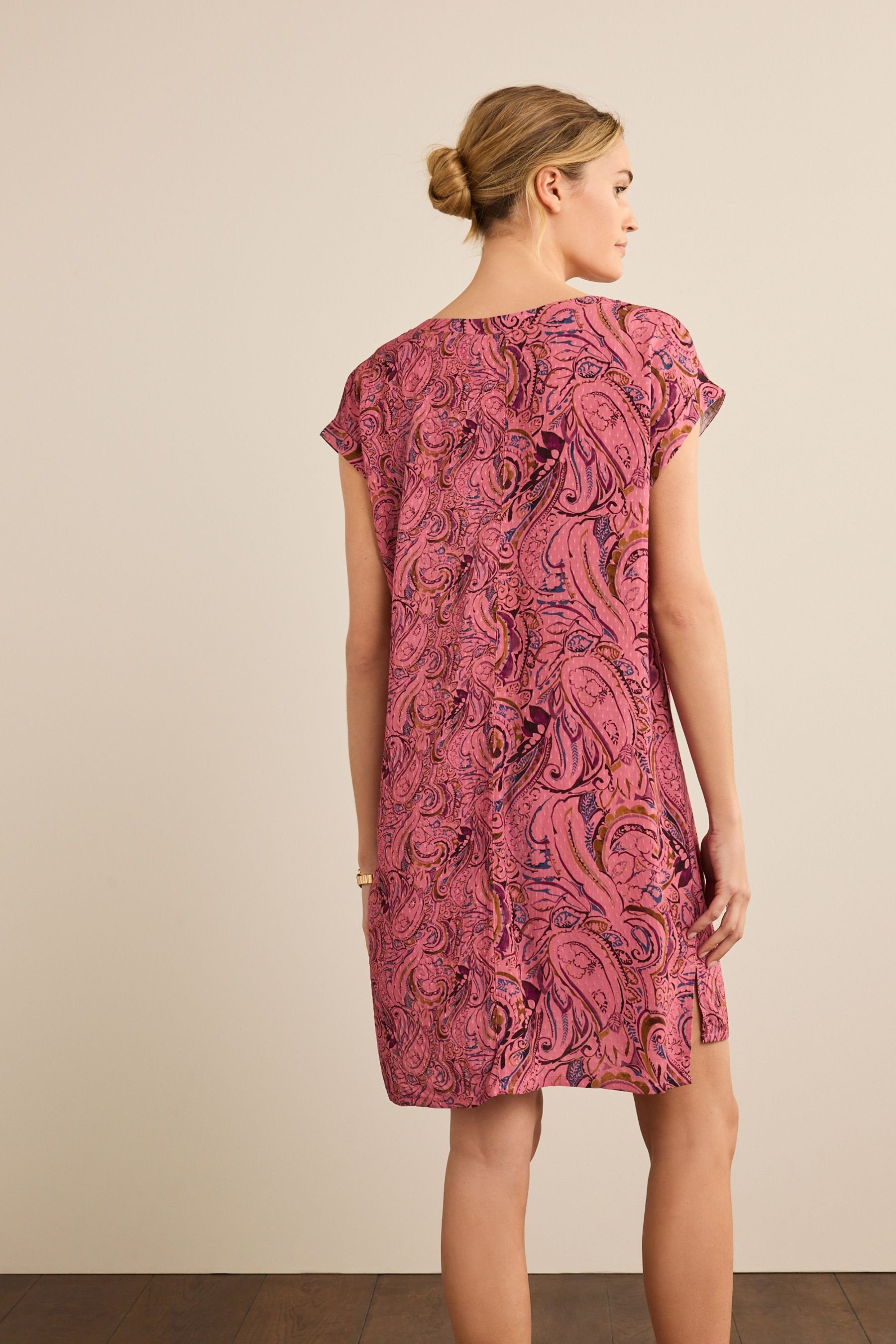Paisley Kurzärmeliges in Pink T-Shirt-Kleid Blush Next Minilänge Minikleid (1-tlg) Print