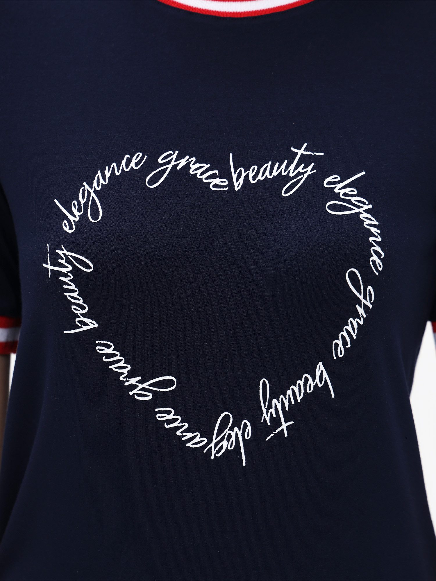 T-Shirt mit Herz Motiv in Navy