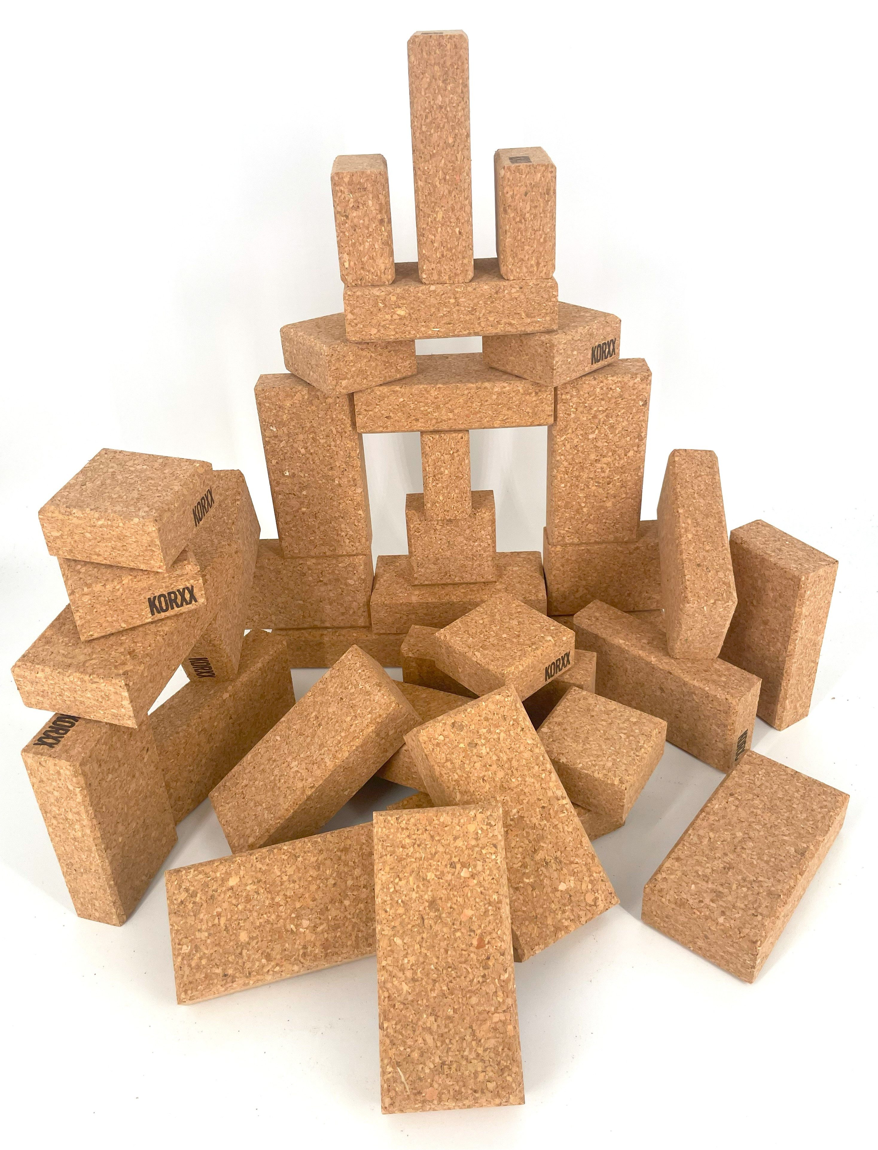 KORXX Bausteine aus Kork, 35 Teile leise, leicht, stabil, anti-allergen Spielbausteine, (Kork Bausteine im Set 35 Bauklötze natur & rechteckiger Form wurfsicher & steril, Cuboid XS Set mit Baumwollbox), Spielbaustein zum kreativen spielen & Verbessern der Motorik