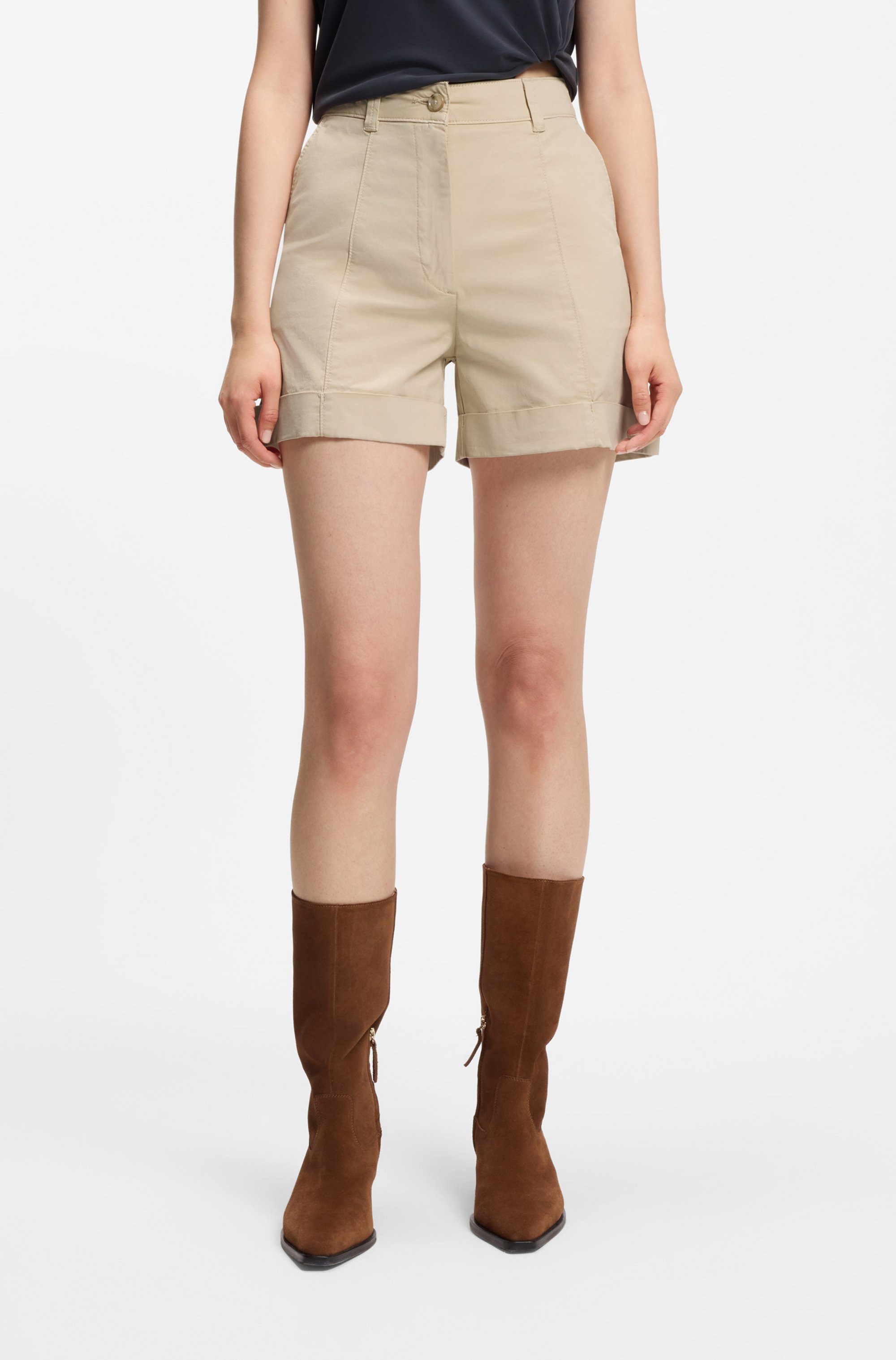 BOSS ORANGE Shorts Tanessa Premium Damenmode mit umgeschlagenem Saum, Baumwoll-Twill. € 83,99