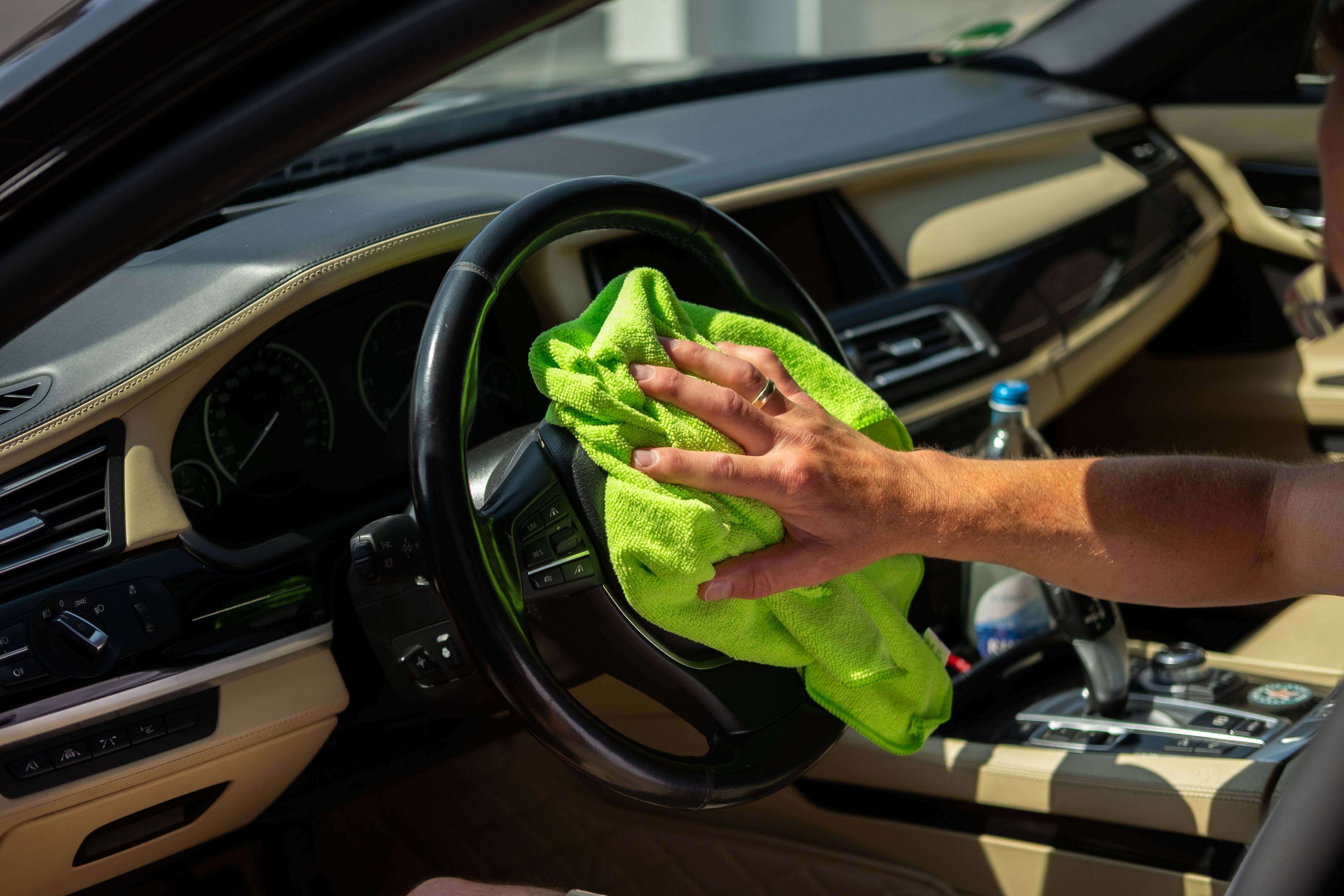 HH-Haushalt Auto 10er Set Microfasertücher 220 GSM, 32 x 32 cm, Farblich sortiert Pflegetuch (Polyester, 32x32 cm, SoftTouch – Sanfte Reinigung für Fahrzeugpflege mit optimaler Saugkraft, 10-tlg., Mikrofaser reinigt Flächen ohne großen Kraftaufwand, Autoreinigung, Auto Trockentuch, Autopflege, Abledern)