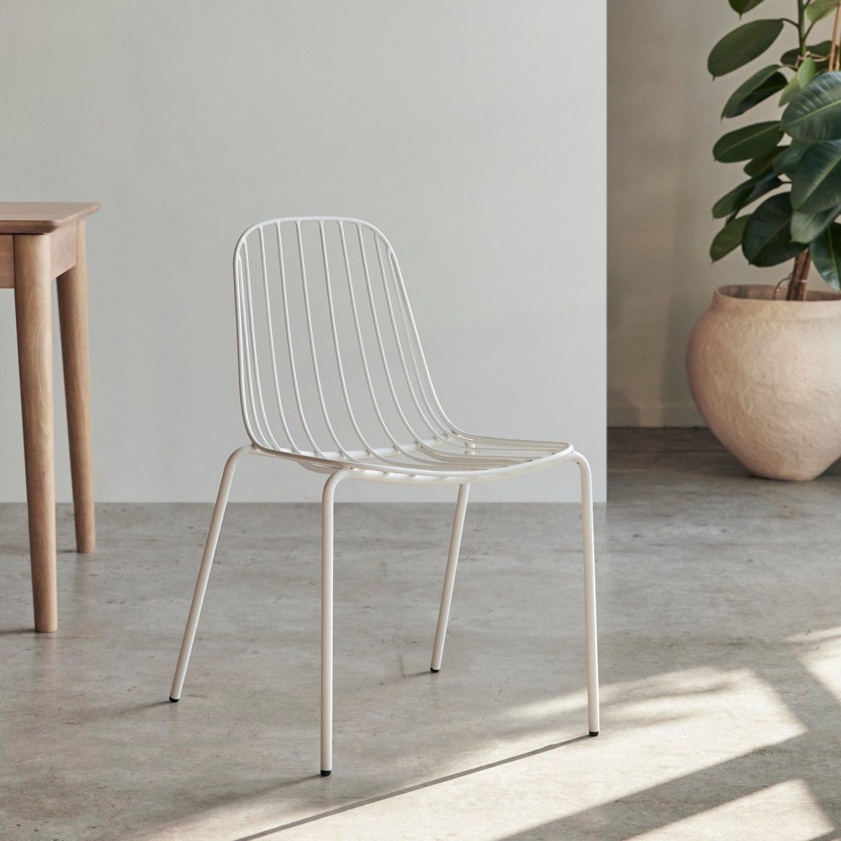 Tikamoon Esszimmerstuhl Stuhl aus Metall Arty weiß lackiert