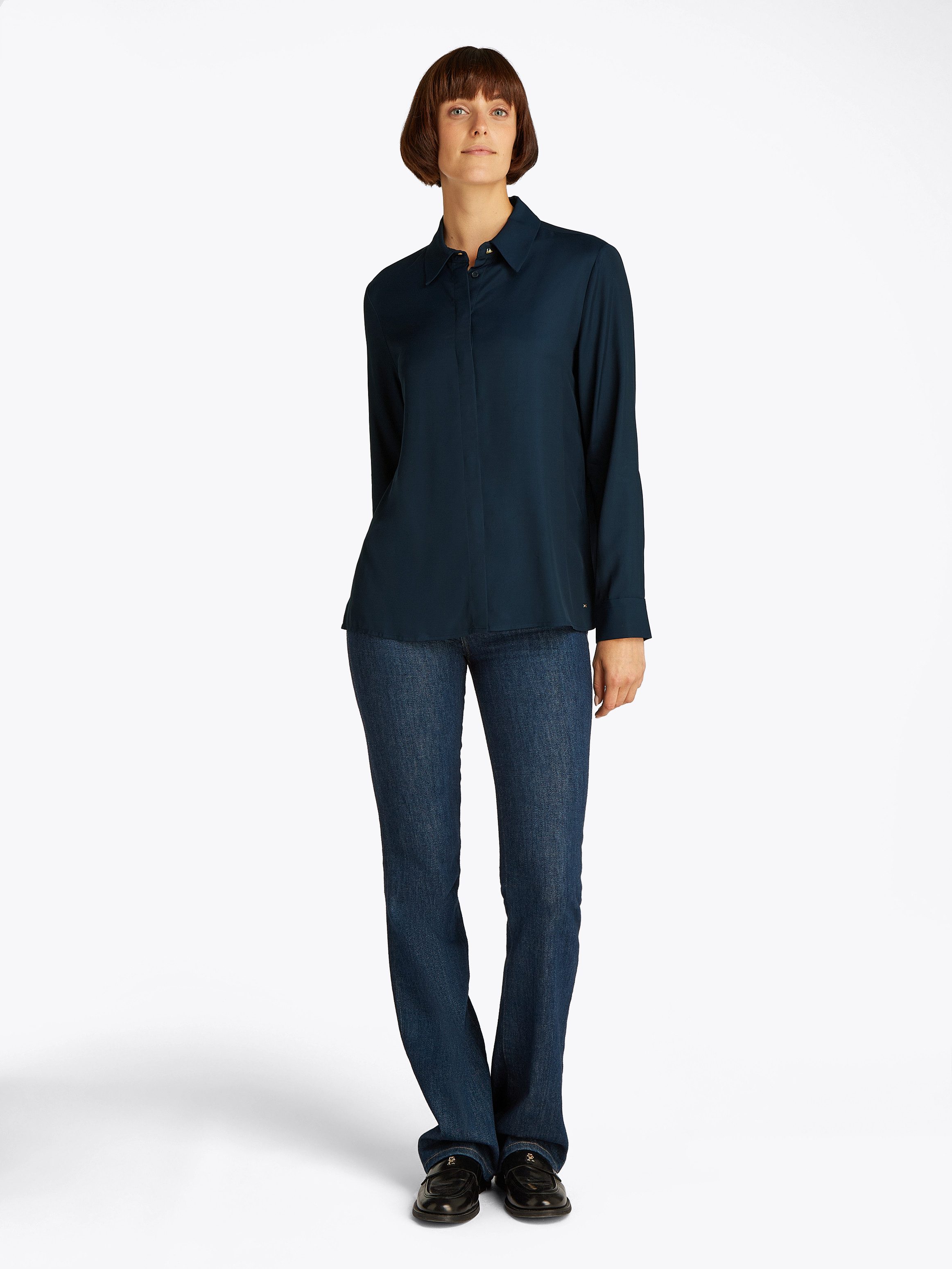 Tommy Hilfiger Hemdbluse SOFT VISCOSE REGULAR LS SHIRT in Unifarbe, mit Metalllabel