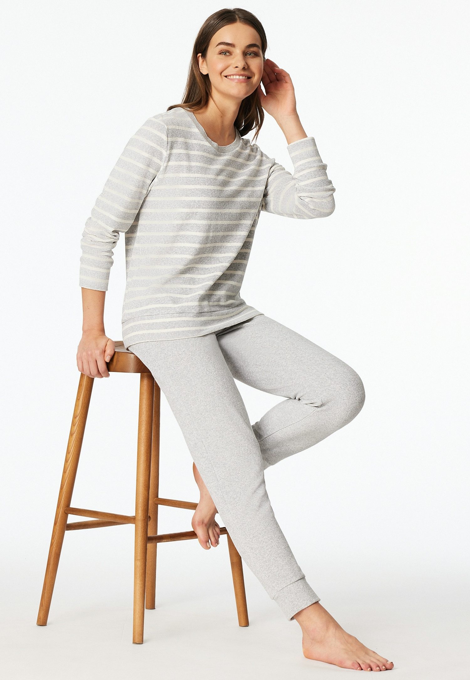 Schiesser Schlafanzug Casual Essentials (2 tlg) wärmende Frottee-Qualität, Rundhalsausschnitt, langärmelig