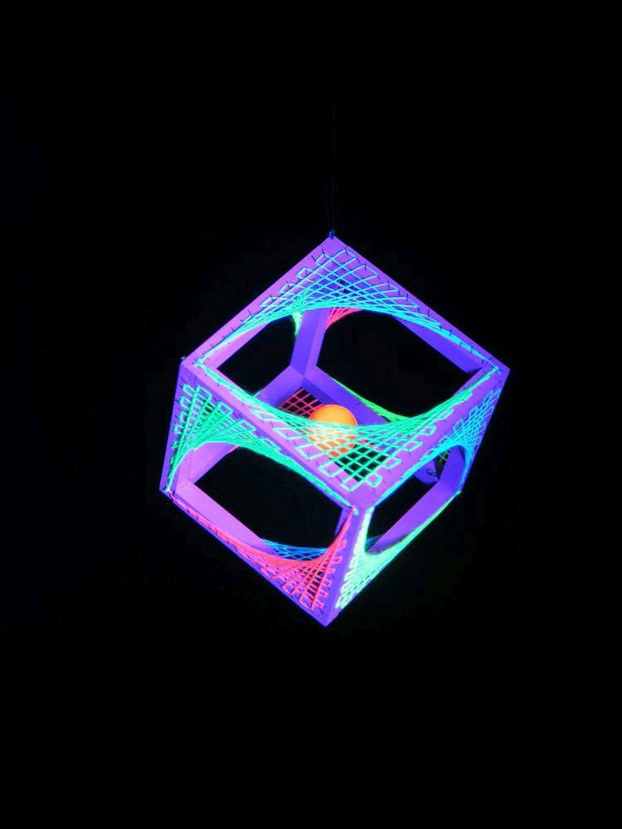 "Violet Würfel Dekoobjekt unter 3D Fadendeko 25cm, Flower", leuchtet PSYWORK StringArt Schwarzlicht Schwarzlicht UV-aktiv,