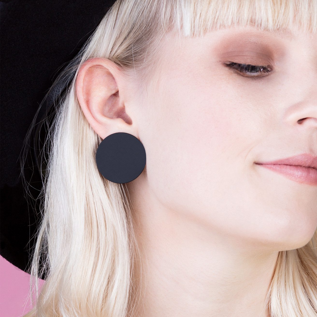 ALEXASCHA Paar Ohrstecker Runde Statement Ohrringe in schwarz, grün & grau • 30mm