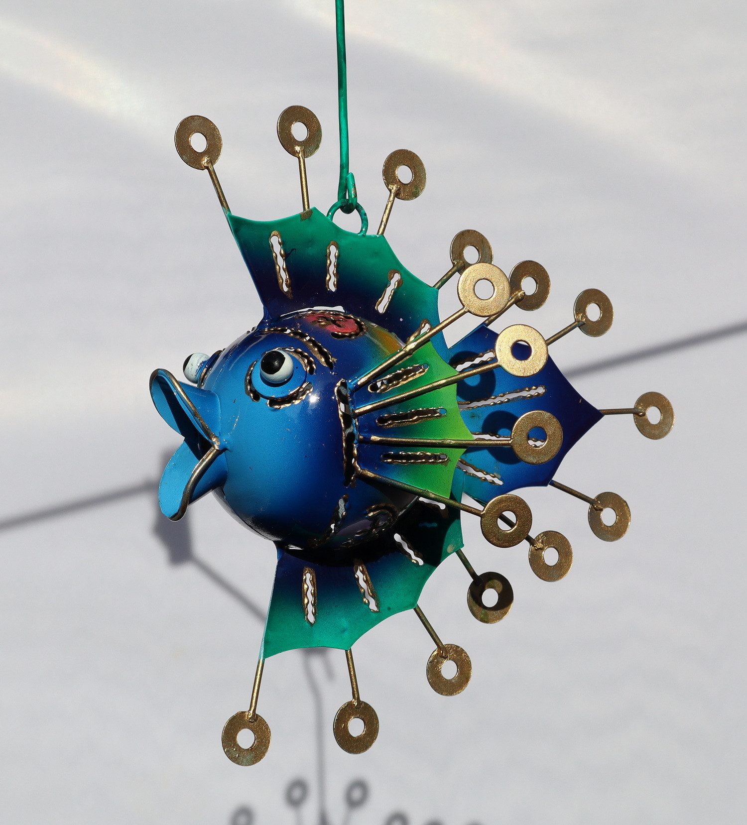 Kaufhaus le petit Dekohänger Deko Metall Kugel Fisch Hänger Fensterhänger Zierfisch Figur Skulptur, Maritim Metallfisch Dekofigur Dekoskulptur Dekoobjekt