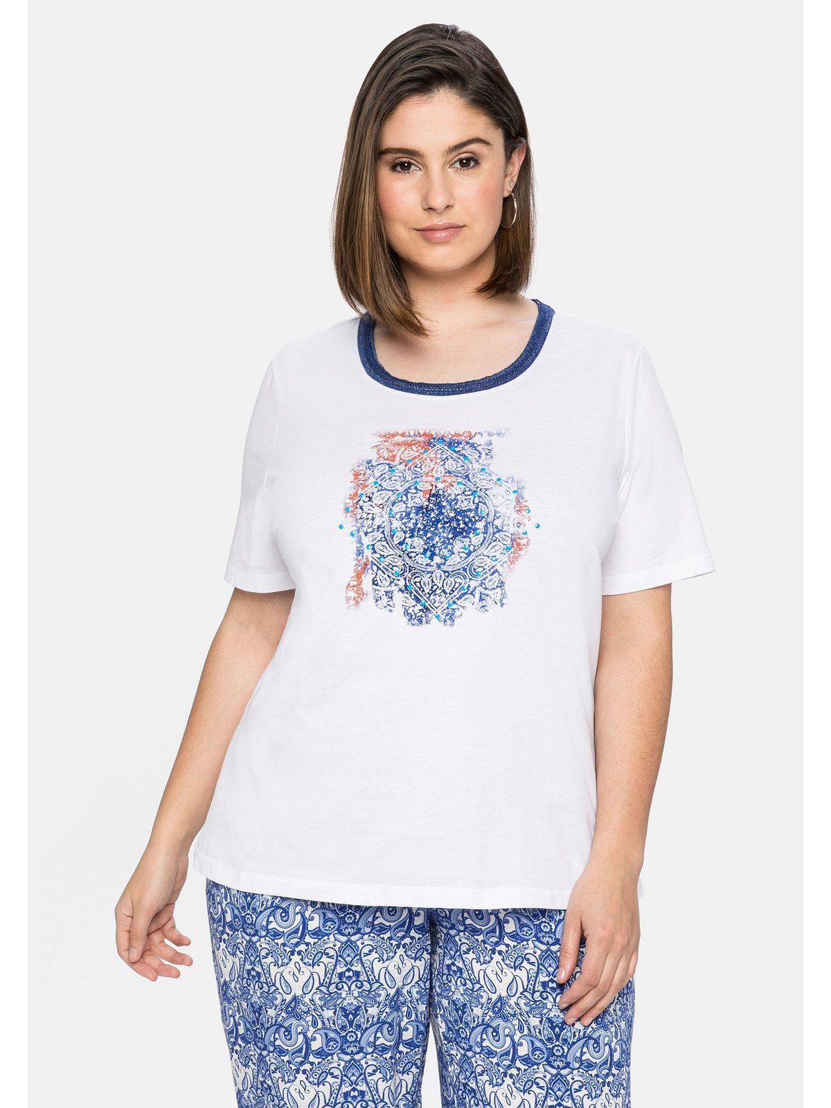 Große Sheego Effektgarn am Frontdruck Ausschnitt weiß T-Shirt modischem und mit Größen