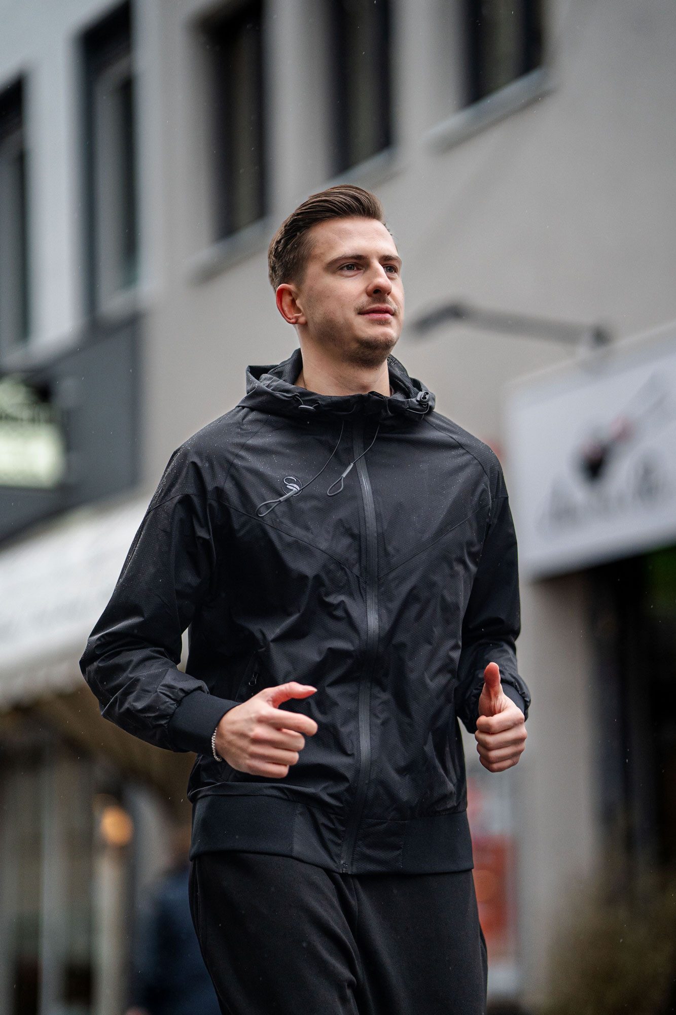 Stark Soul® Windbreaker Herren Windbreaker Jacke mit Kapuze Mesh-Innenfutter und Taschen