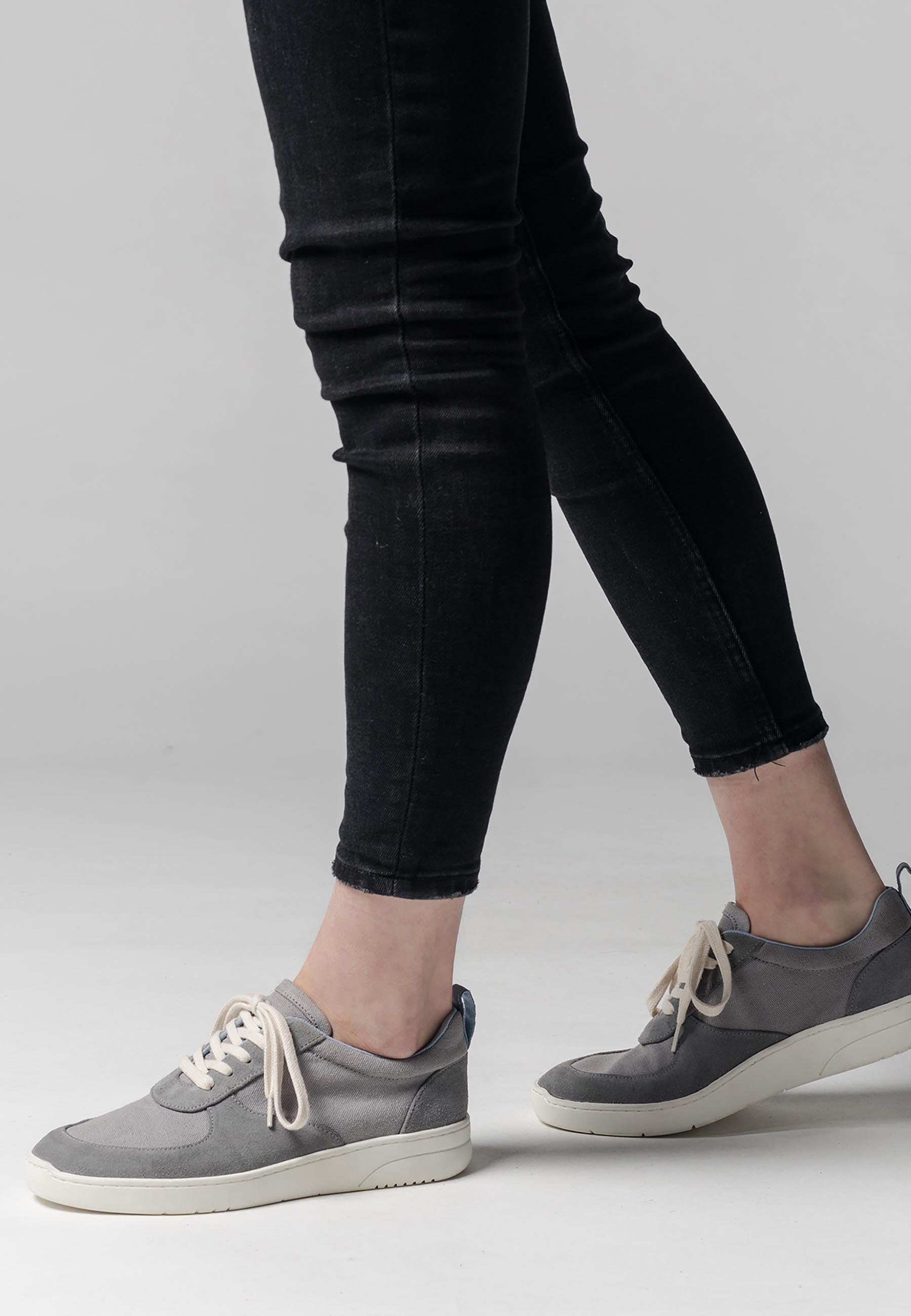Damen im (Leder) grau MELAWEAR Sneaker Innenschuh Biobaumwoll-Gewebe Sneaker Strapazierfähiges MELA Leder