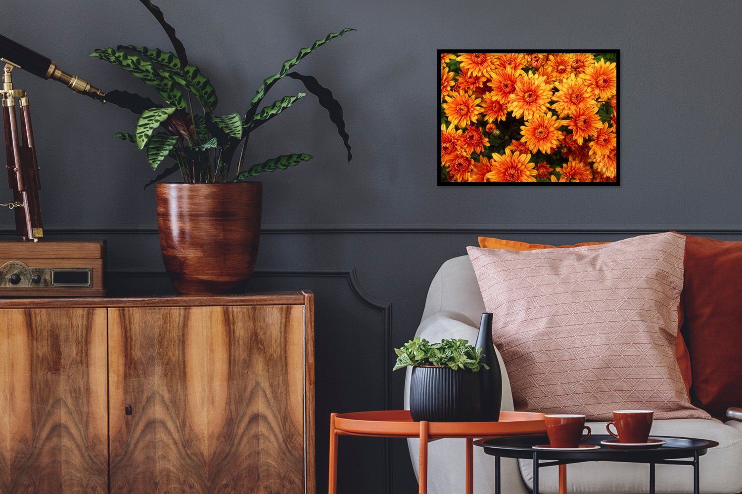 MuchoWow Poster Blumen - Orange - Chrysantheme, (1 St), mit Rahmen, Kunstdruck, Gerahmtes Poster, Schwarzem Bilderrahmen