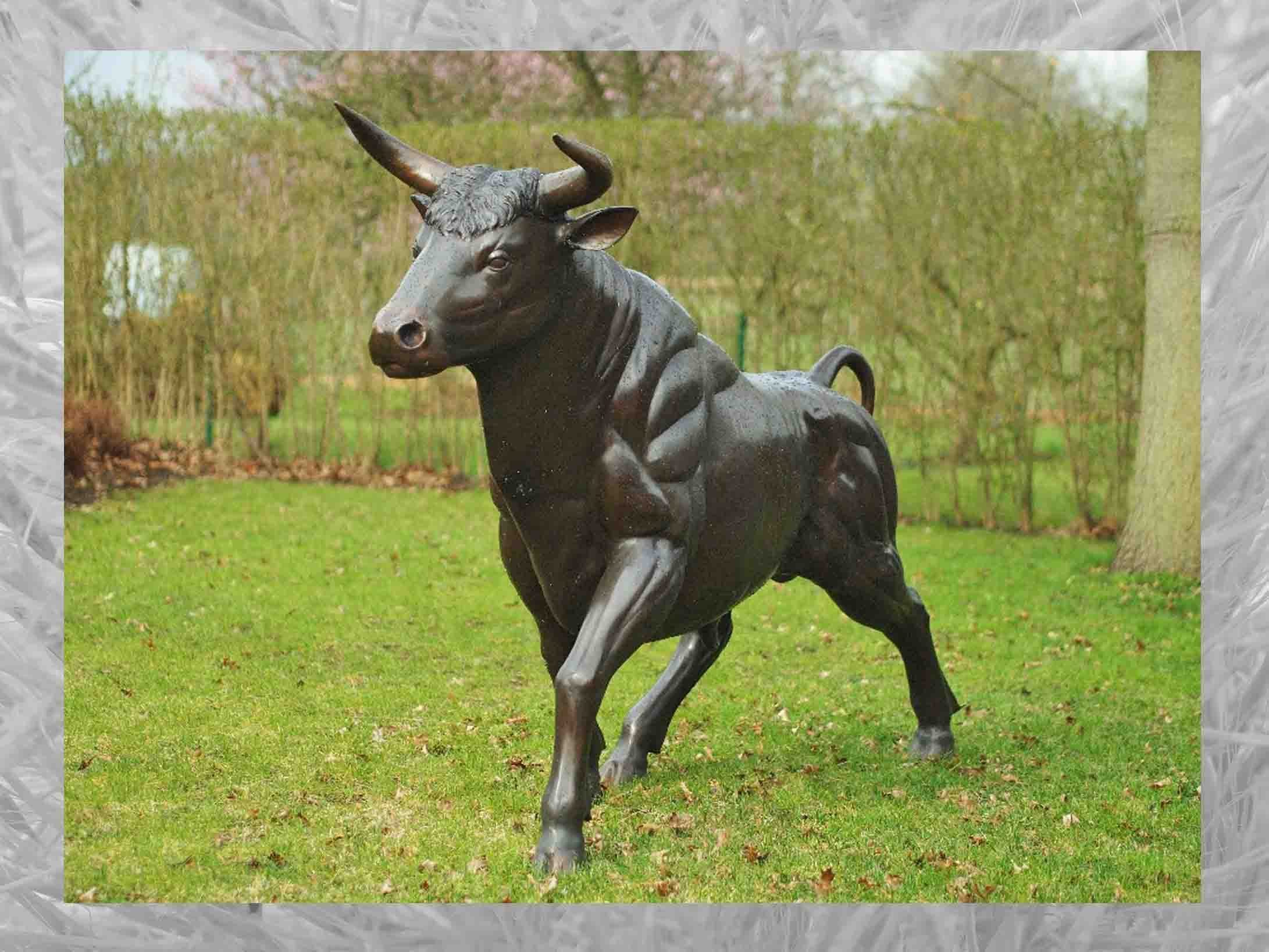 Stier Gartenfigur Großer laufend, IDYL Bronze IDYL Bronze-Skulptur