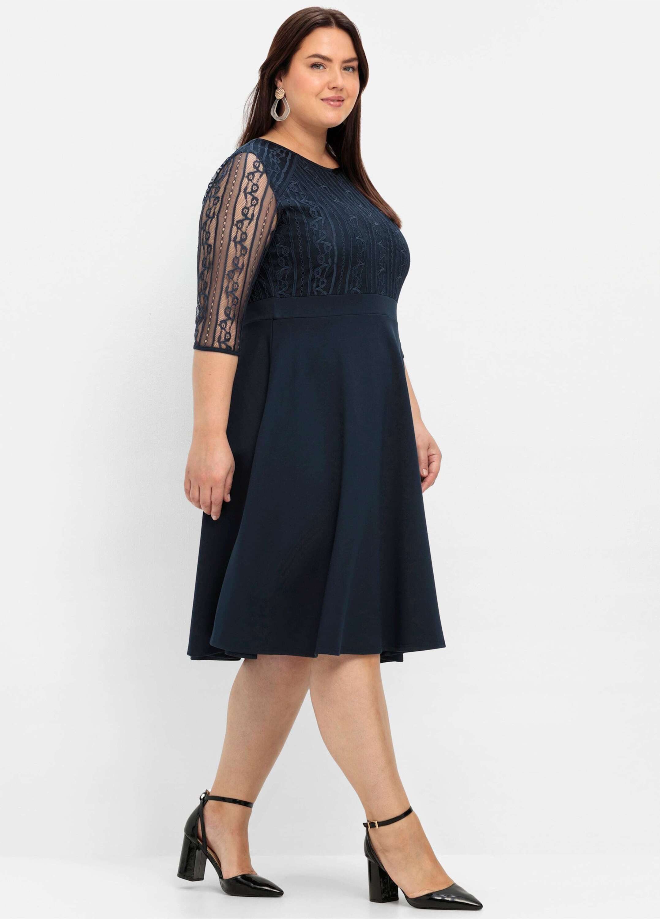 Sheego Etuikleid Abendkleid 3/4-Arm mit floraler Spitze und Chiffon-Ärmeln
