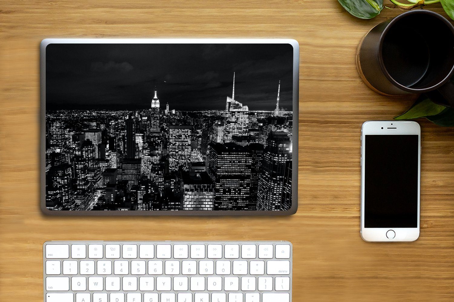 Thumbnail - MuchoWow Laptop-Aufkleber Skyline - Schwarz - Weiß - New York - Amerika, (1tlg), Laptop Folien Cover, Aufkleber, Sticker...