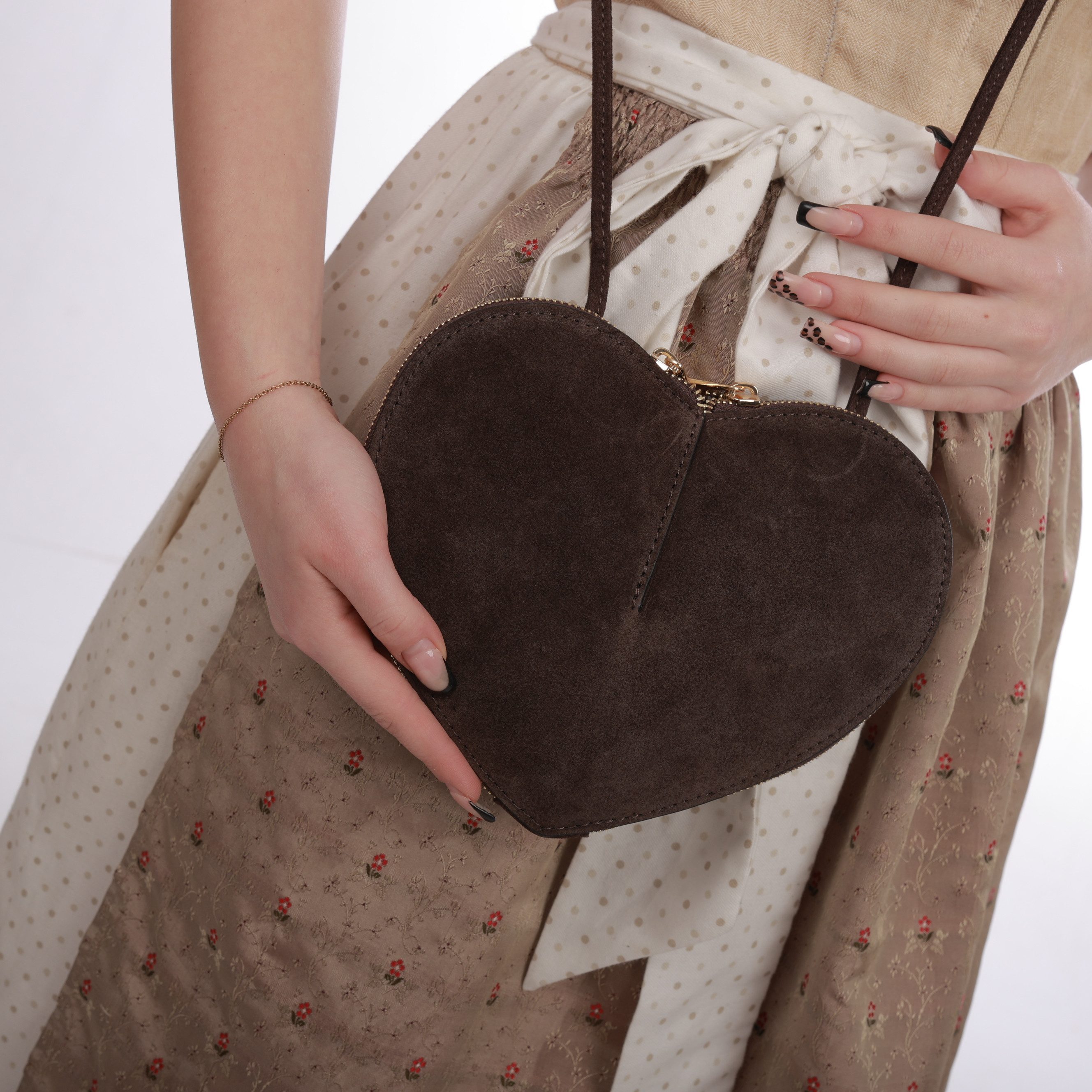 Der Trachtler Trachtentasche Handtasche Umhängetasche "Herzerl", weiches Veloursleder - Made in Italy