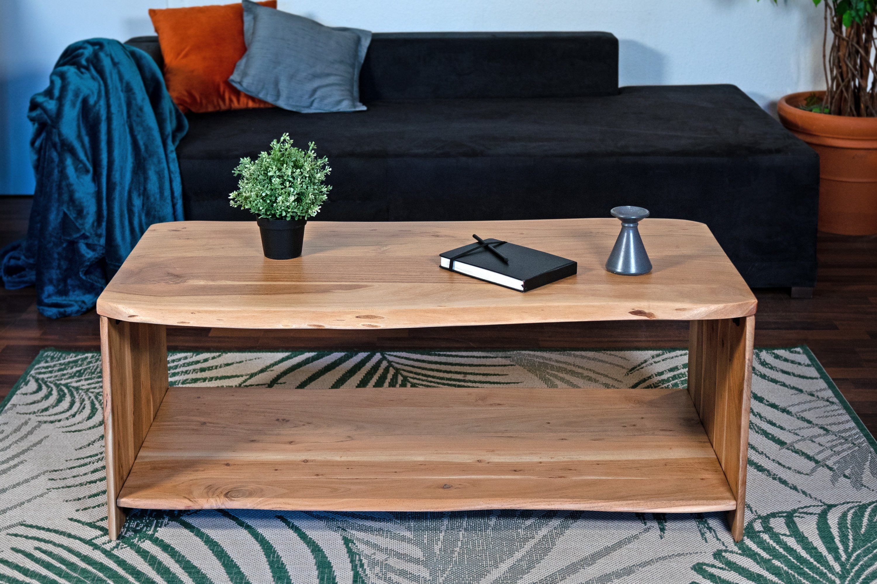 SAM® Couchtisch Anna, massives Akazienholz, mit Ablagefläche, echte Baumkante, 115x55x45 cm