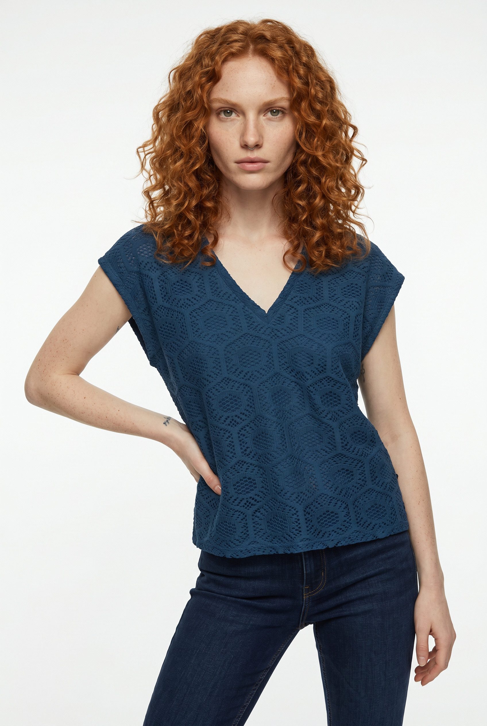 Vero Moda Spitzenshirt VMIRIS CROCHET V-NECK T-SHIRT JRS BTQ