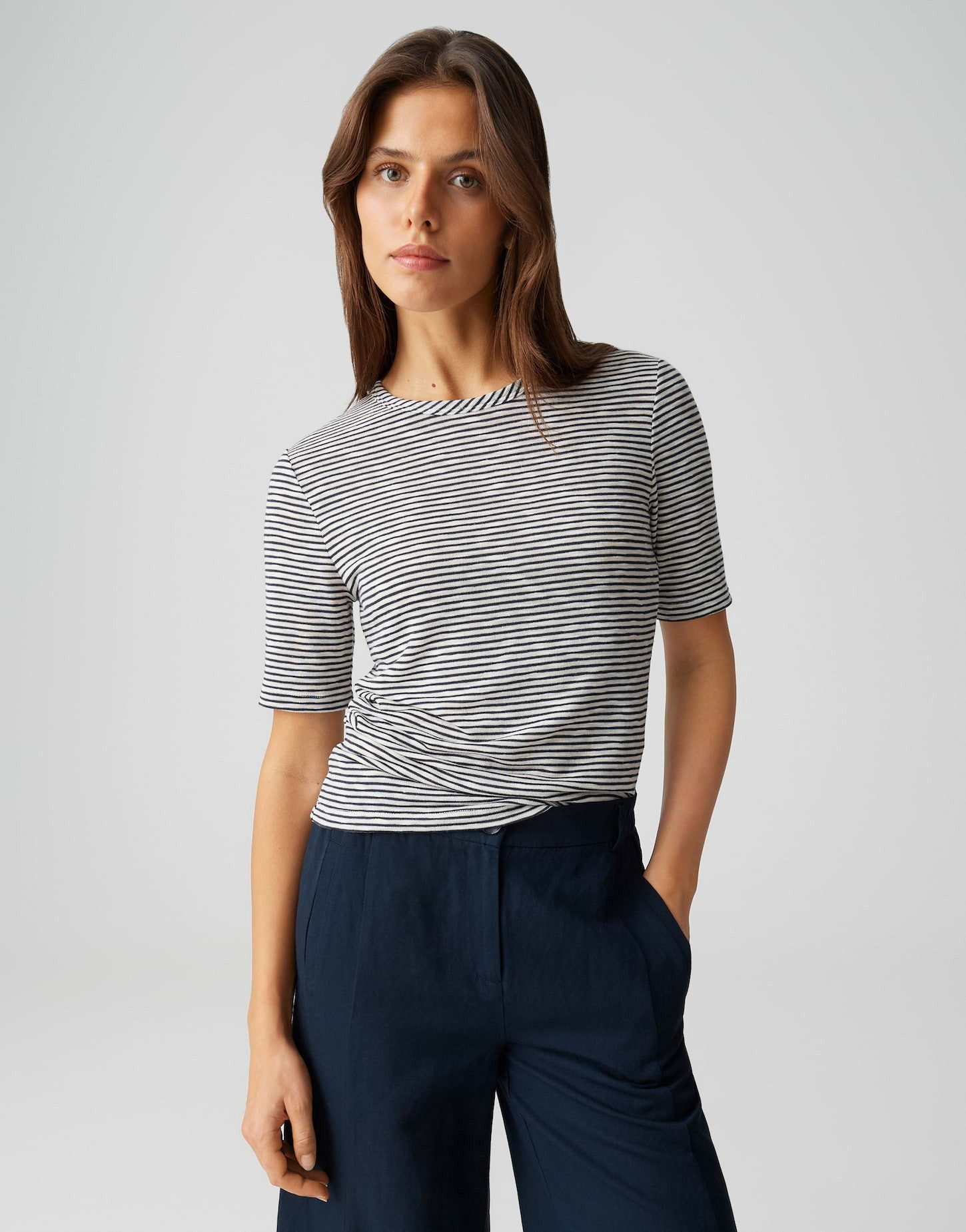 OPUS Kurzarmshirt Sambi aus gestreiftem Jersey mit dezenter Struktur elastischer Stoff, weicher Griff, Casual