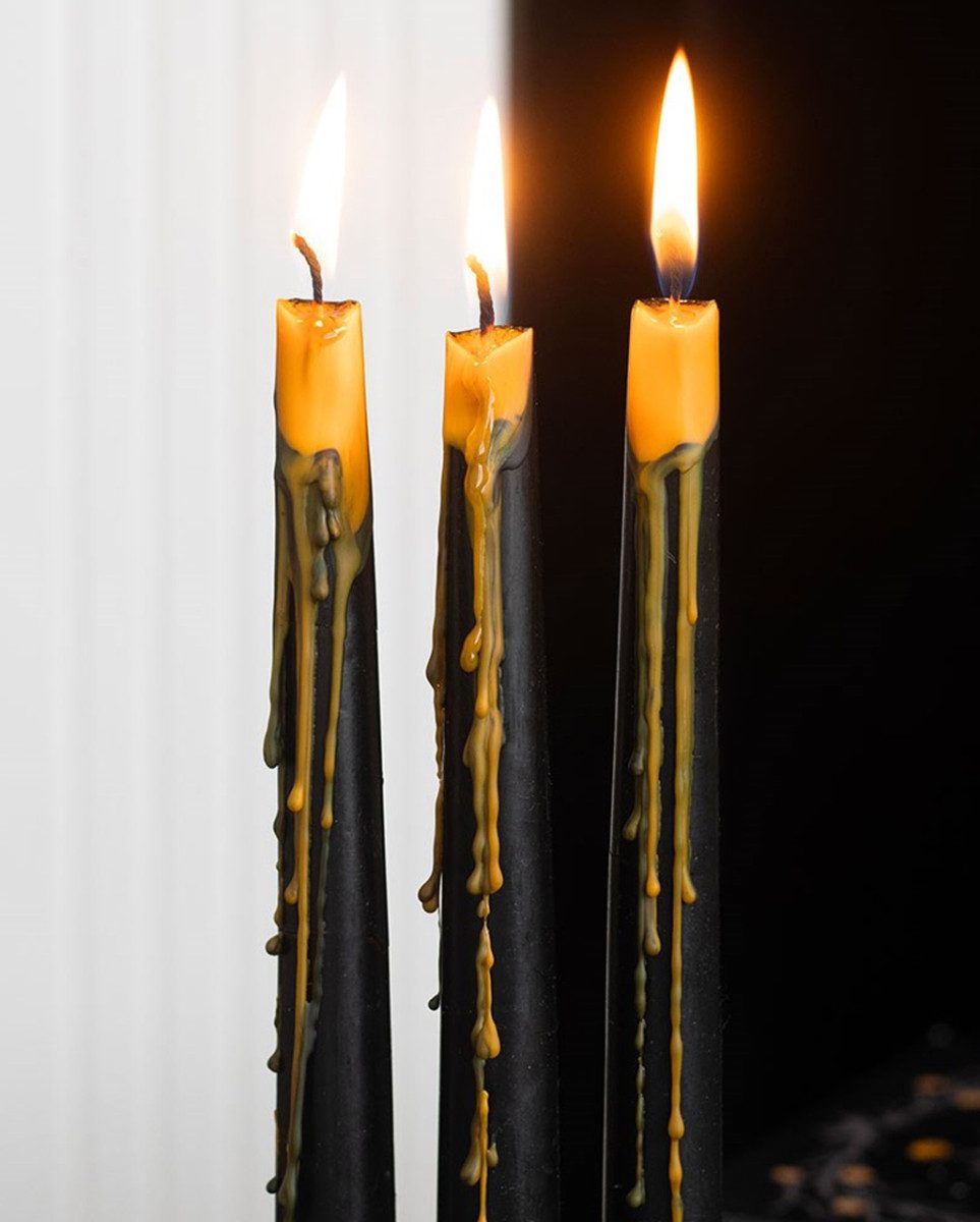 Horror-Shop Kerzenständer Schwarze Spitzkerzen mit ";herausquellendem K