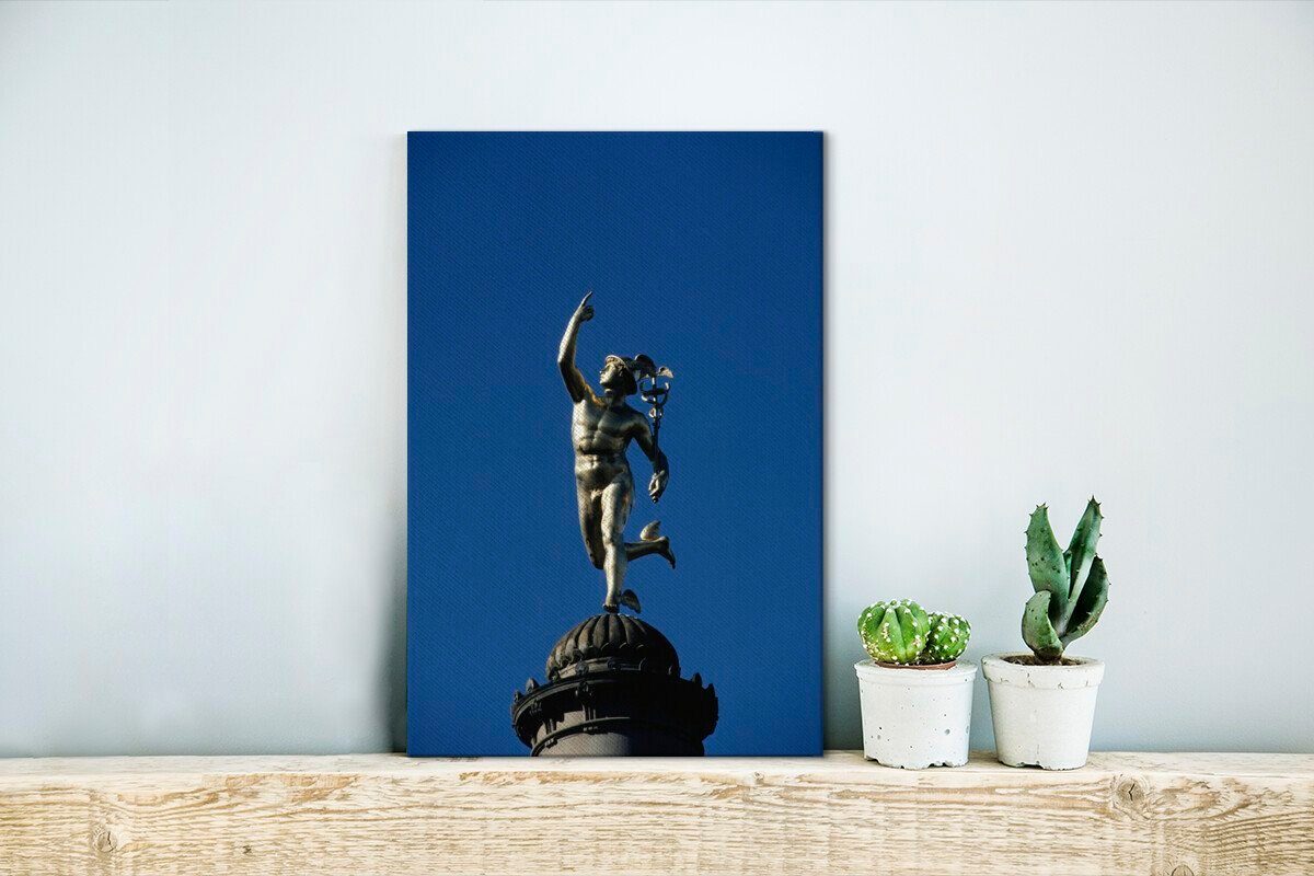 OneMillionCanvasses® Leinwandbild Eine Statue Zackenaufhänger, des Hermes, bespannt Leinwandbild 20x30 fertig Gemälde, cm inkl. (1 St)