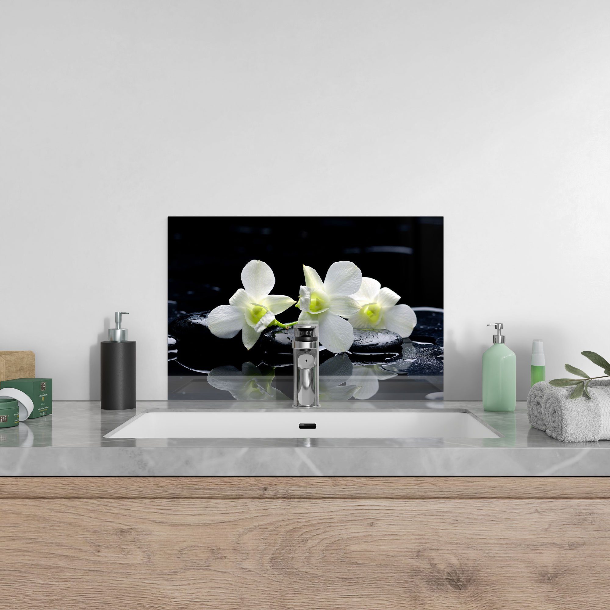 DEQORI Küchenrückwand 'Orchidee mit Zen-Steinen', Glas Spritzschutz Badrückwand Herdblende – Bild 4 von 5