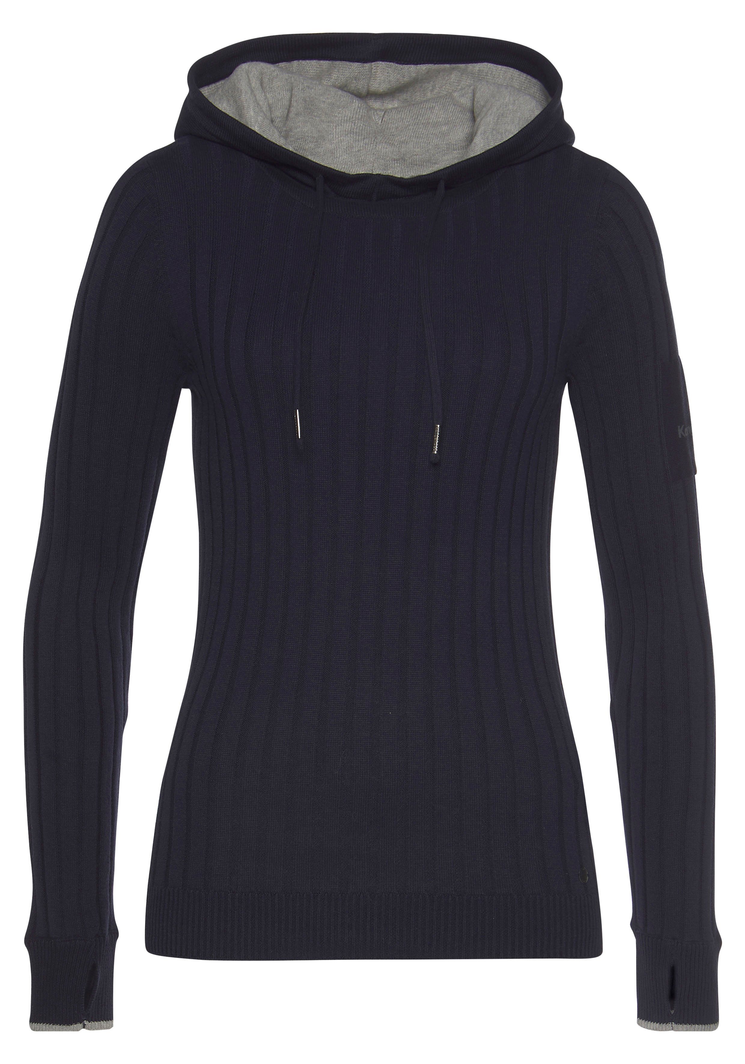 KangaROOS Strickpullover mit kontrastfarbener Kapuzeninnenseite und Logodruck auf dem Arm. € 49,99, (€ 49,99 pro 1 Stk).