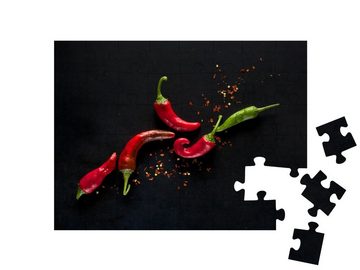 puzzleYOU Puzzle Chilischoten auf schwarzem Hintergrund, 48 Puzzleteile, puzzleYOU-Kollektionen Chilis