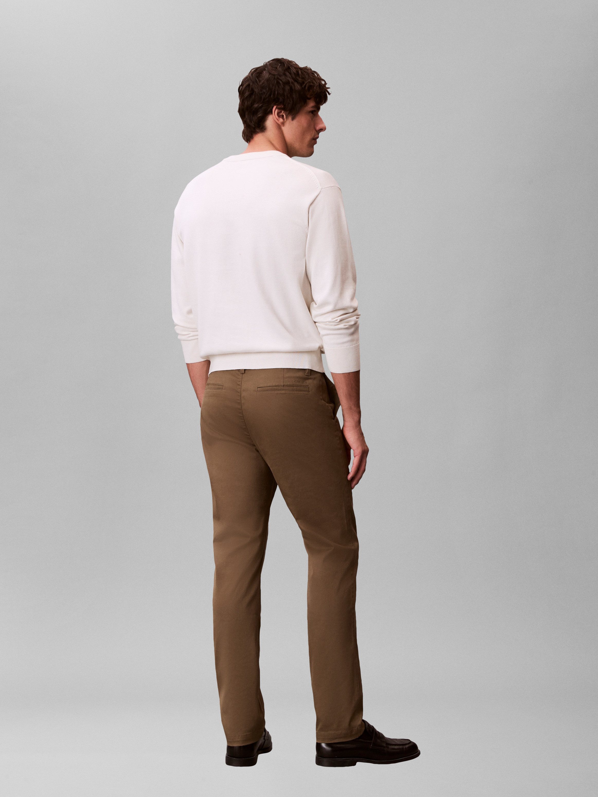 Calvin Klein Jeans Chinohose Mit Gürtelschlaufen – Bild 4 von 5