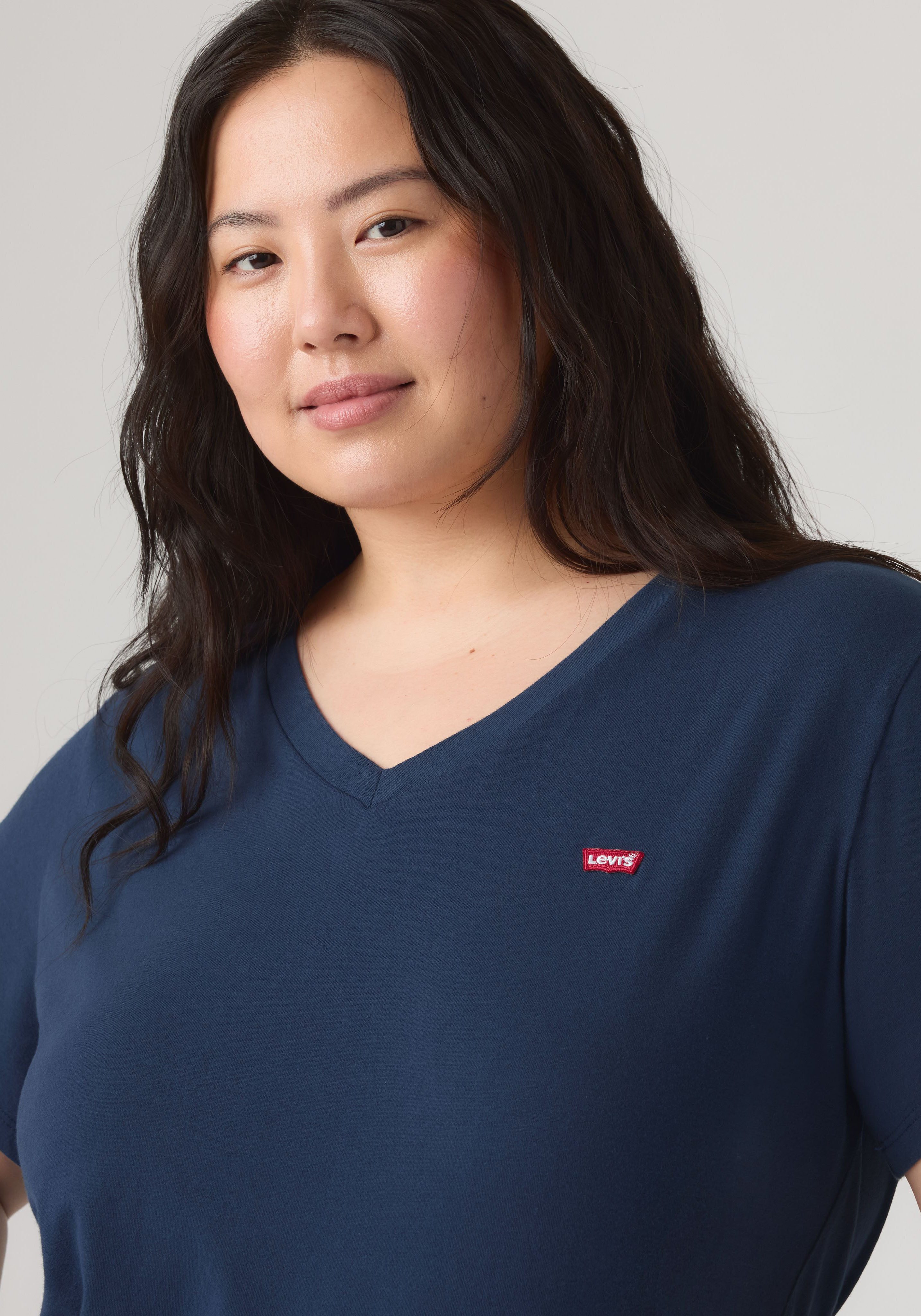 Levi's® Plus V-Shirt V NECK TEE Figurumspielende Passform – Bild 4 von 5