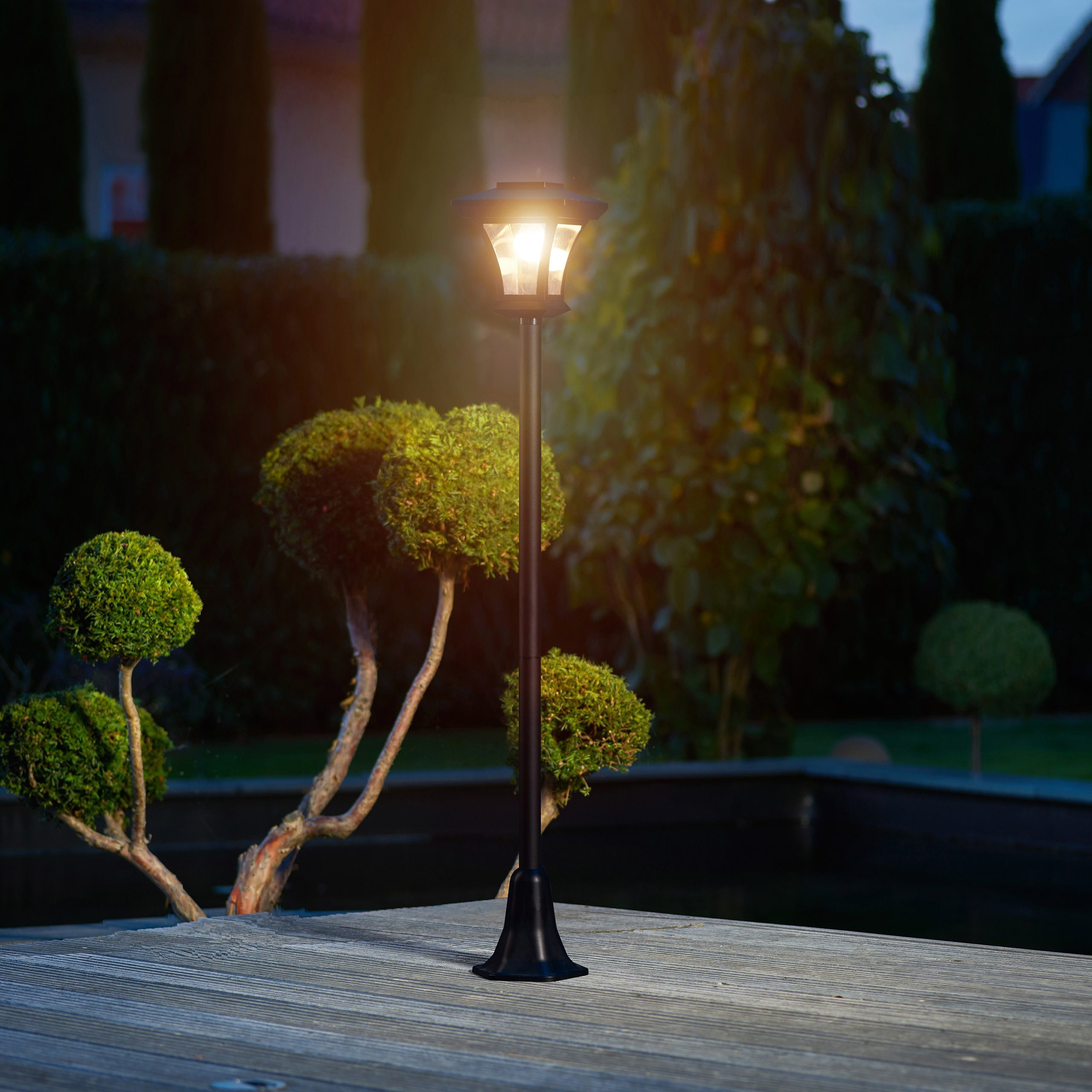 IC Gardenworld LED Laterne Solar Gartenlaterne mit LED Beleuchtung im Straßenlaternen-Design, LED fest integriert, warm-weiß, Retro-Look Laterne, kabellos, warm-weiß beleuchtet