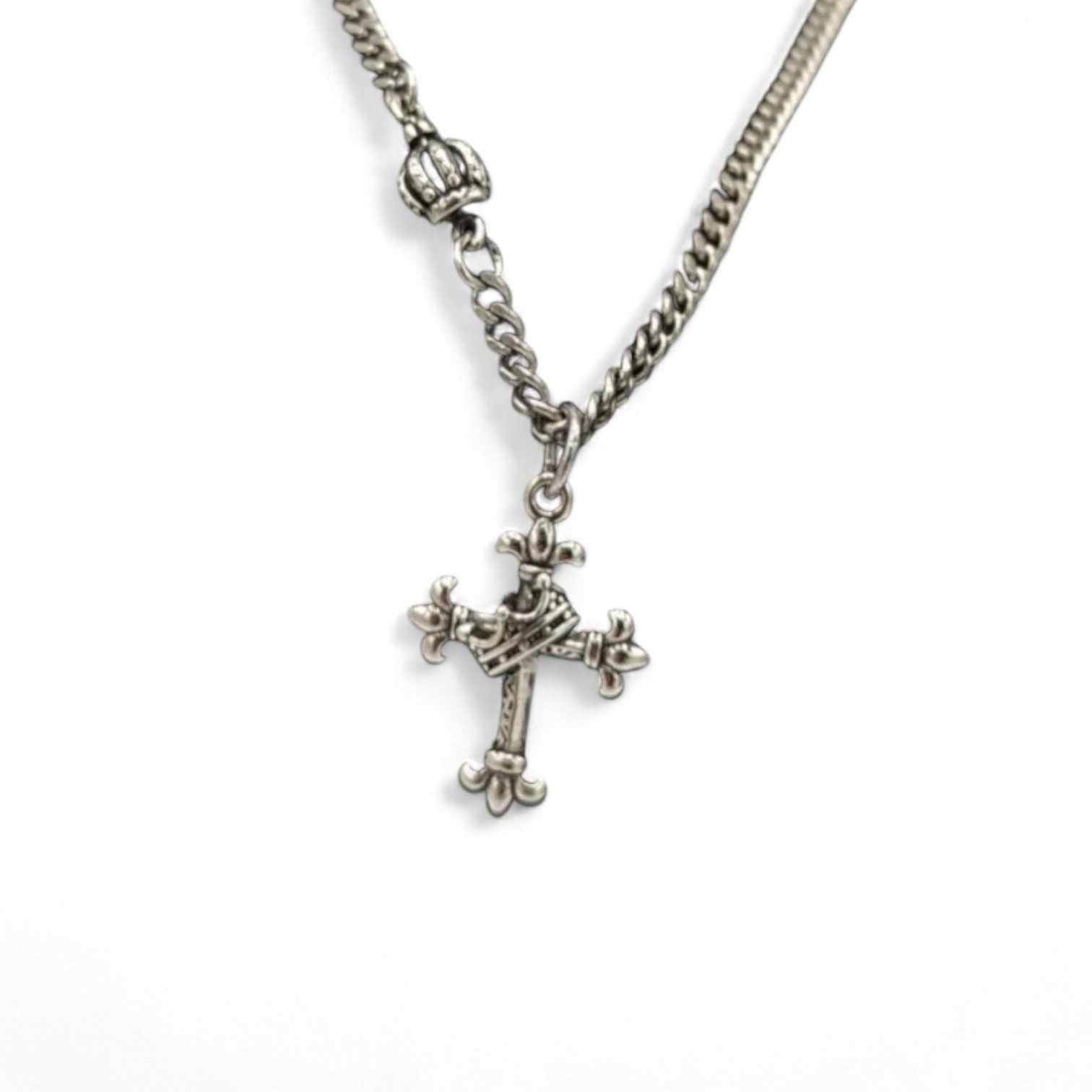 Eyecatcher Edelstahlkette Silberfarbene Halskette mit Kreuz in Lilienoptik günstig online kaufen