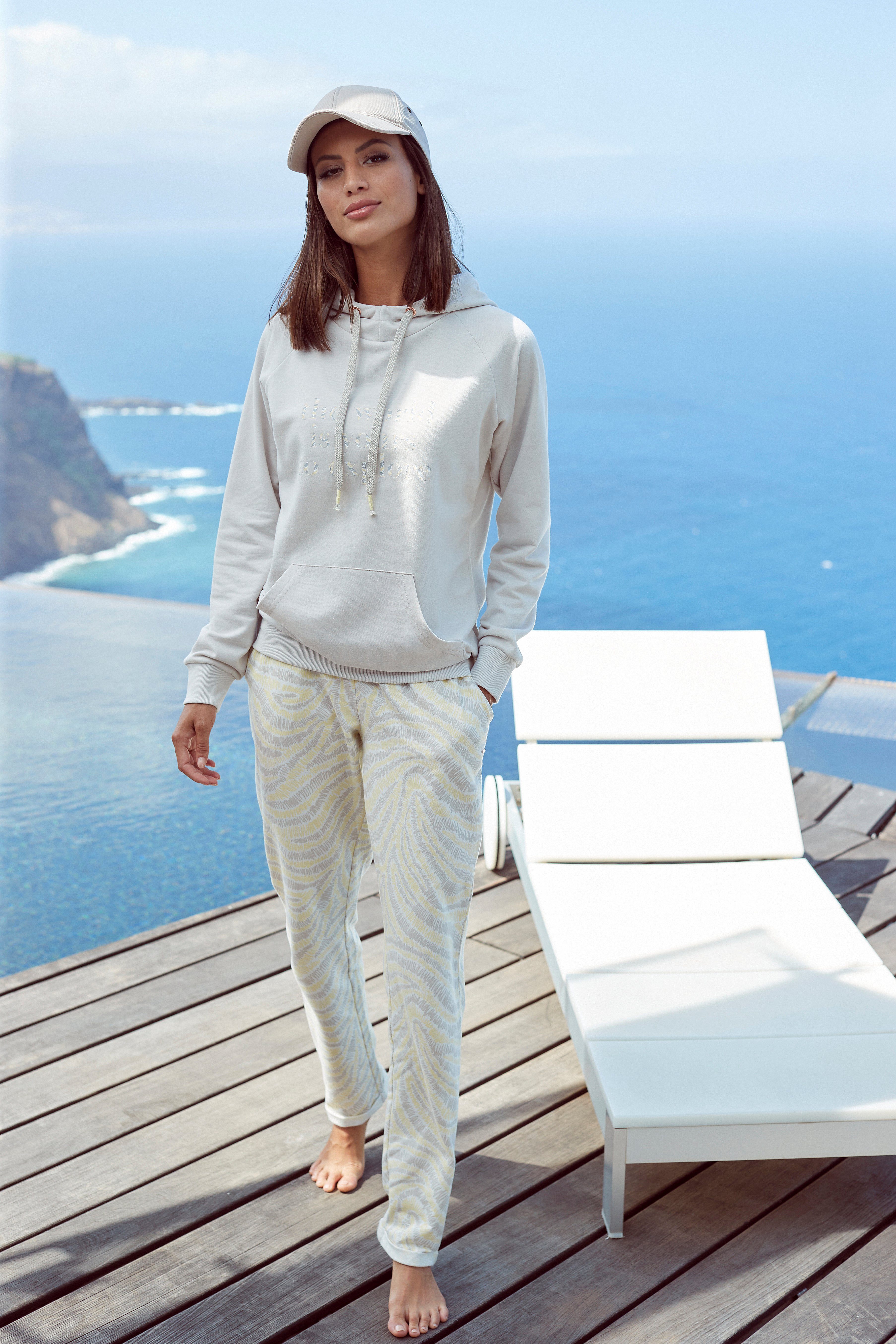 LASCANA Hoodie mit Statement Druck, Loungewear