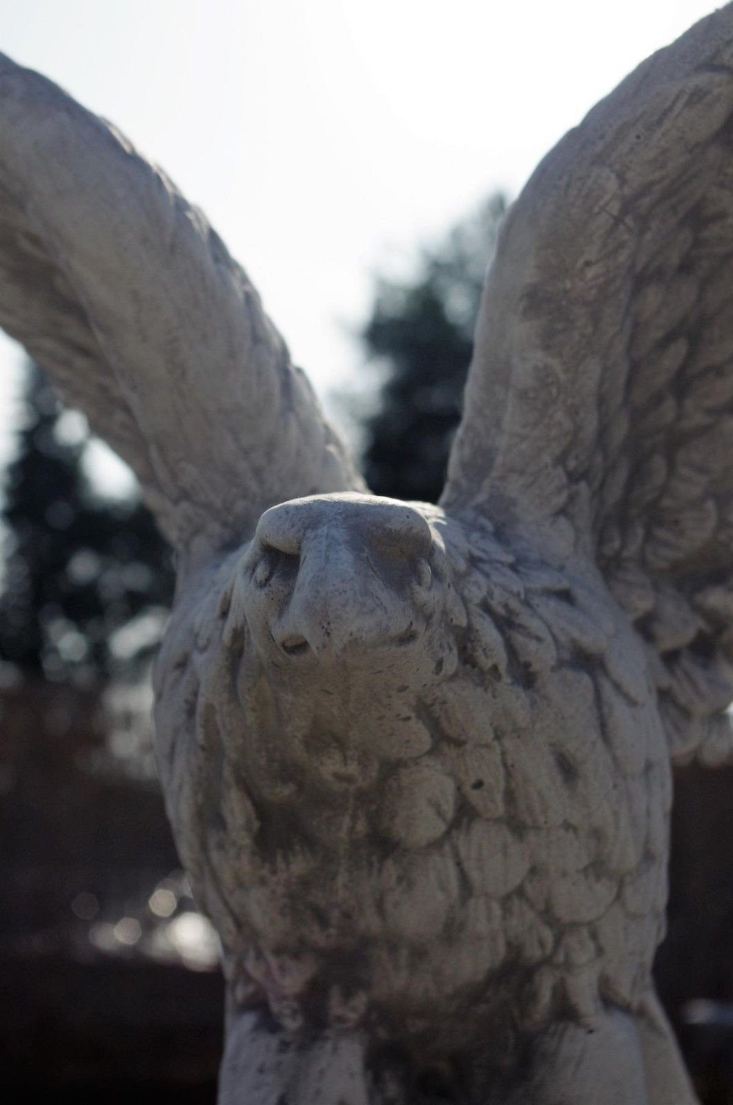 Antikes Wohndesign Gartenfigur Adler mit Grau Höhe: Greifvogel - Falke Standsäule Steinadler Weiß