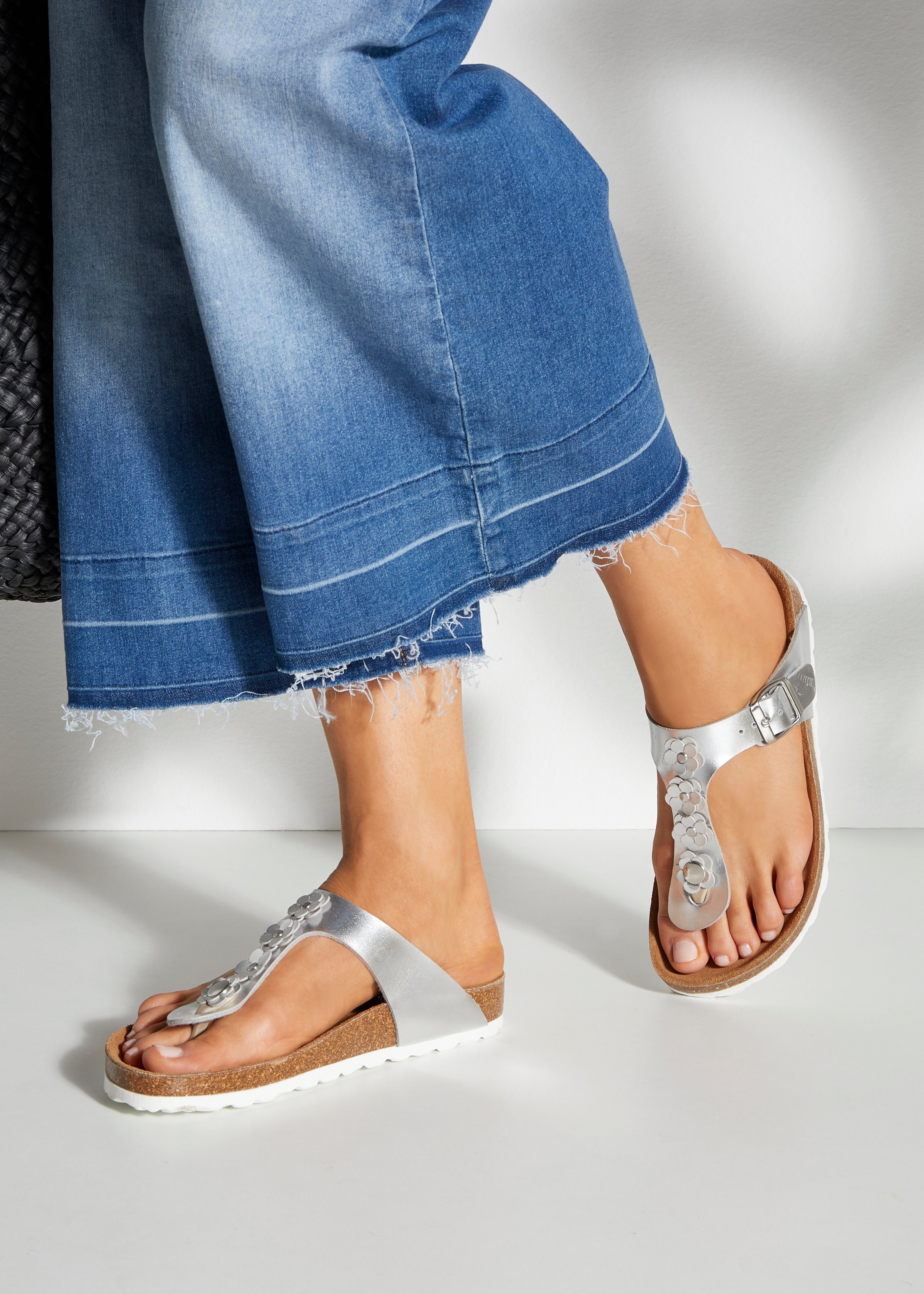 LASCANA Sandale, Pantolette, offener Schuh, Sommerschuh, Zehentrenner mit m günstig online kaufen