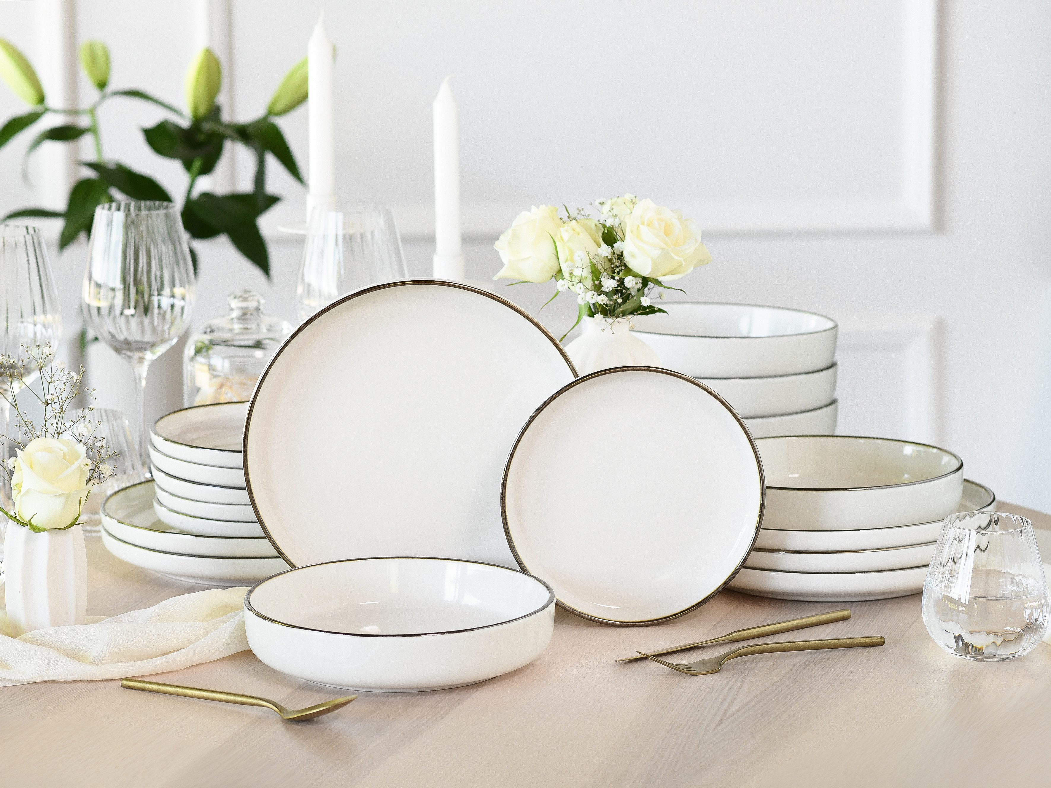 CreaTable Teller-Set Nordic Festive, Service 18-tlg. (18-tlg), 6 Personen, Steinzeug, Teller Set, Minimalistisches Design, Dezente goldene Akzente