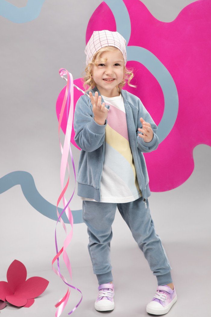PINOKIO Sweatjacke Velours Zipper Jacke, langarm, Rundhals, kuschelig (1-tlg) Patch Blume, Rundhals, Rippbündchen, Reißverschluss mit Kinnschutz