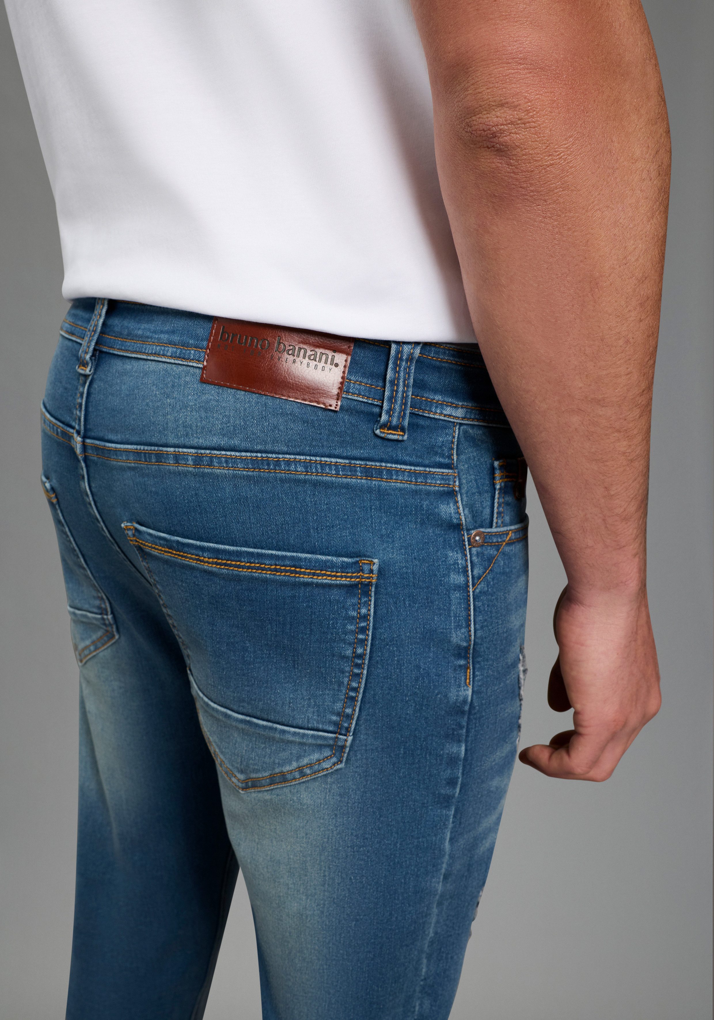 Bruno Banani Slim-fit-Jeans Grady schmale Beinweite, niedrige Leibhöhe, figurbetonte Silhouette