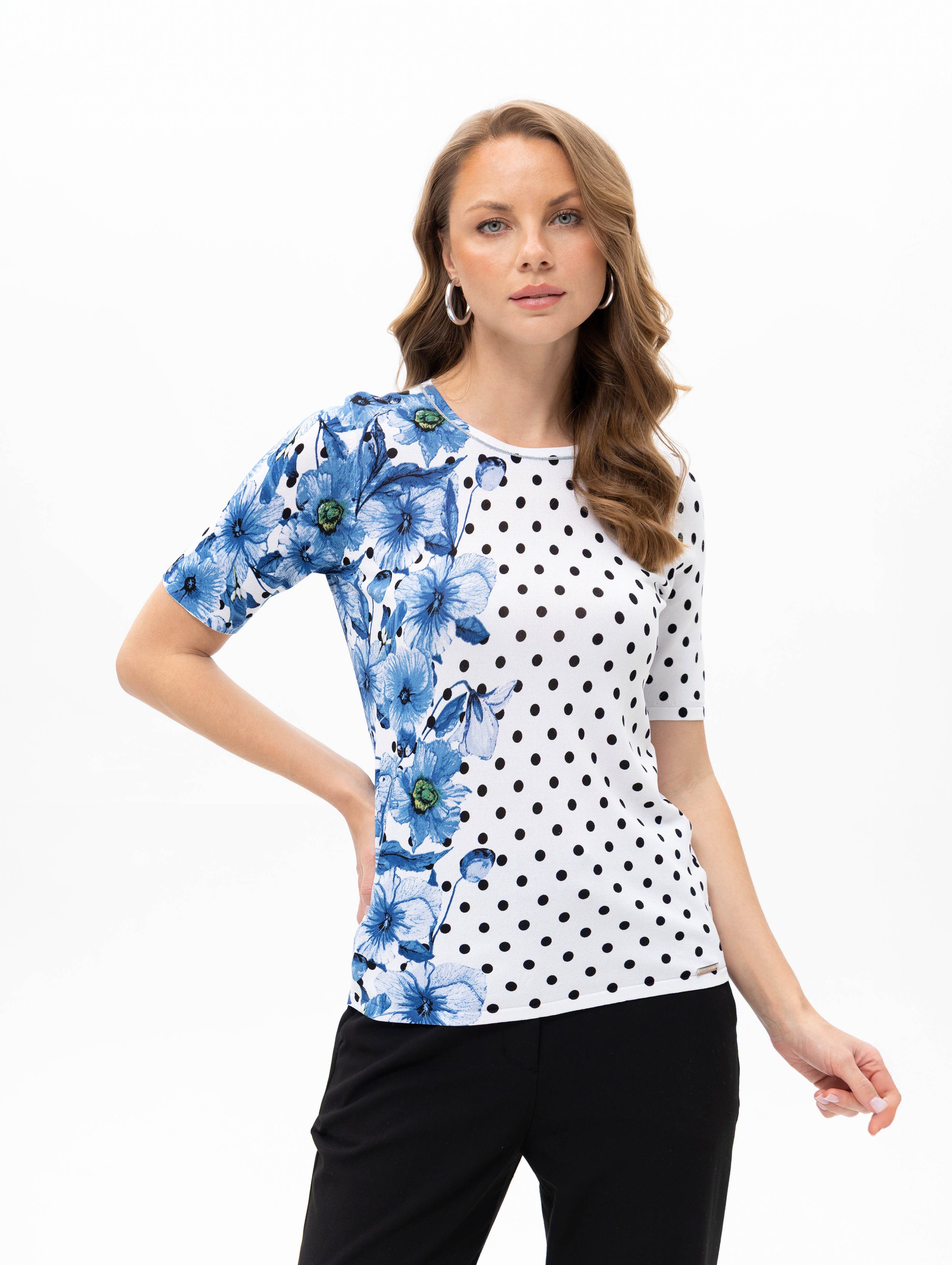 Passioni T-Shirt mit gepunktetem Muster und Blumen Sommer T-Shirt mit Punkten und blauen Blumenprint