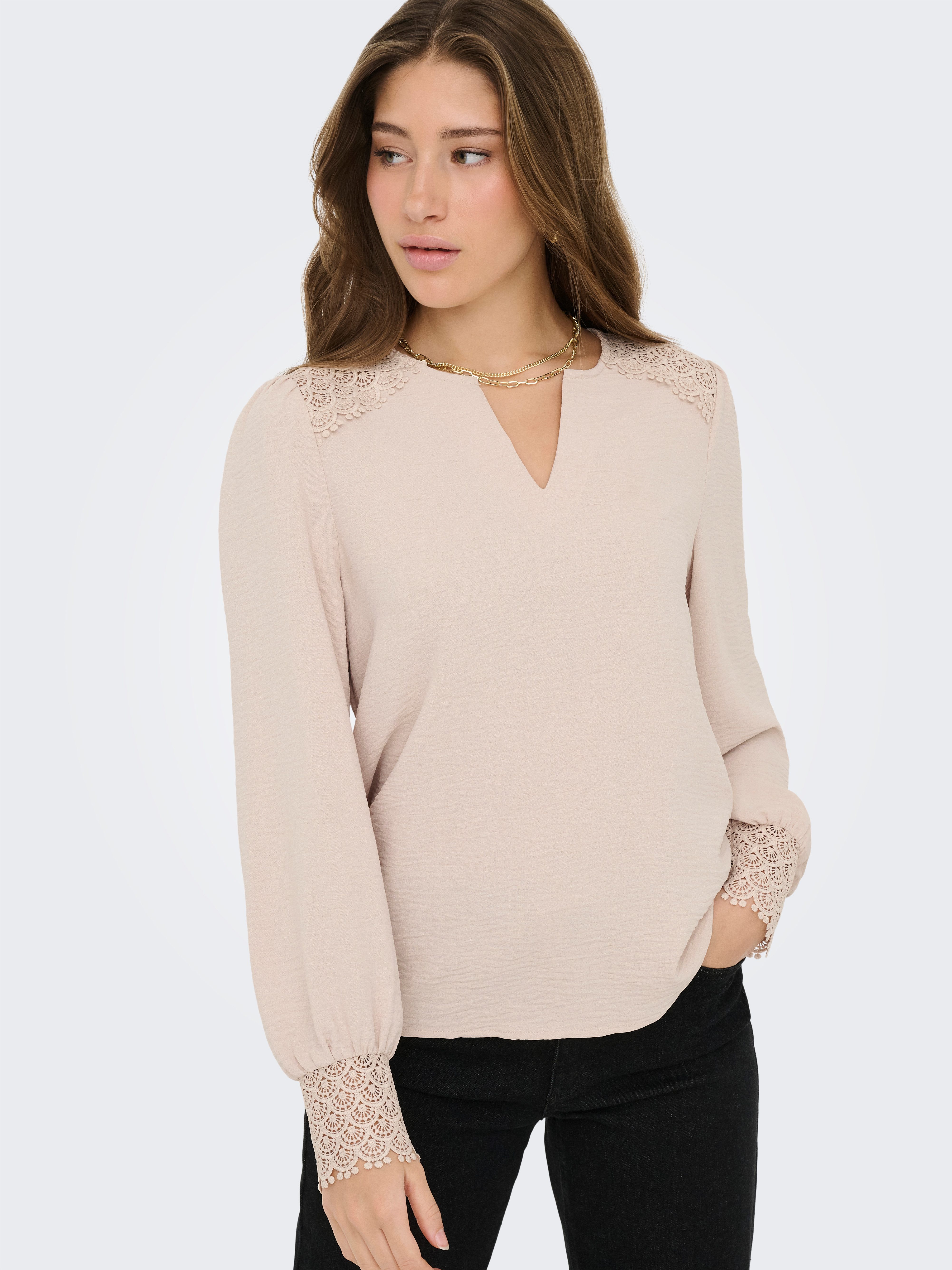 ONLY Langarmbluse ONLCERENA METTE L/S LACE VNECK TOP WVN Kunstfaser, regular fit, V-Ausschnitt – Bild 3 von 5