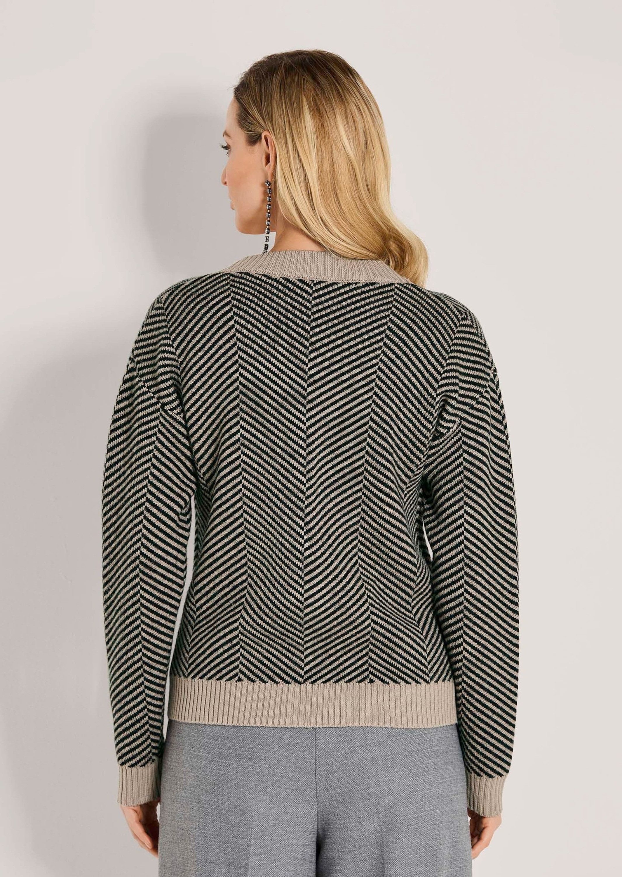 MADELEINE Strickjacke Cardigan aus Schurwolle mit V-Ausschnitt Strickjacke mit Fischgrat-Jacquard, langärmelig, Knöpfen