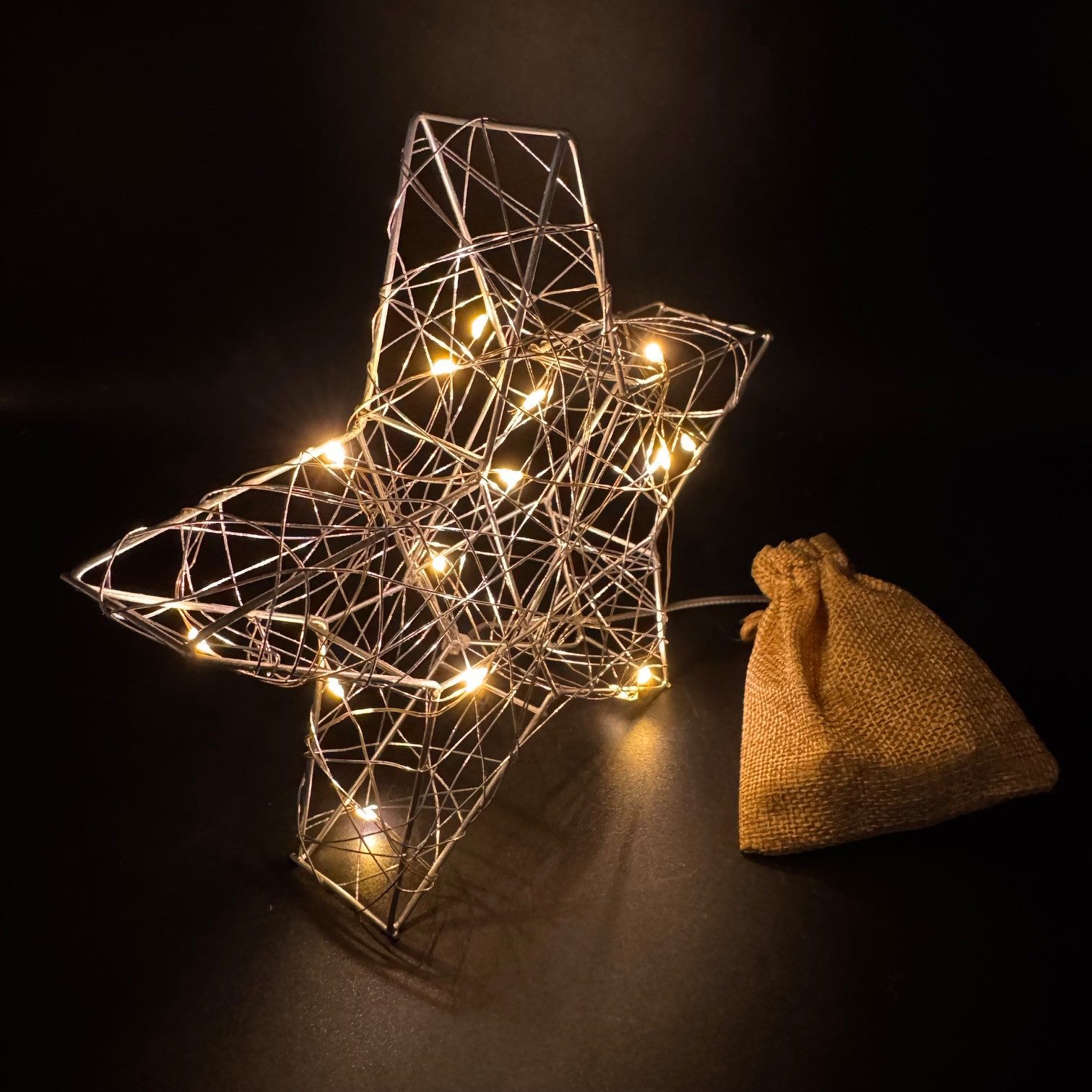 Online-Fuchs LED Dekoobjekt 2 Sterne mit LEDs beleuchtet und 6-Stunden Timer - Weihnachtsdeko, Lichterkette mit 15 und 30 LEDs, warmweiß beleuchtet, schlichte u – Bild 4 von 5