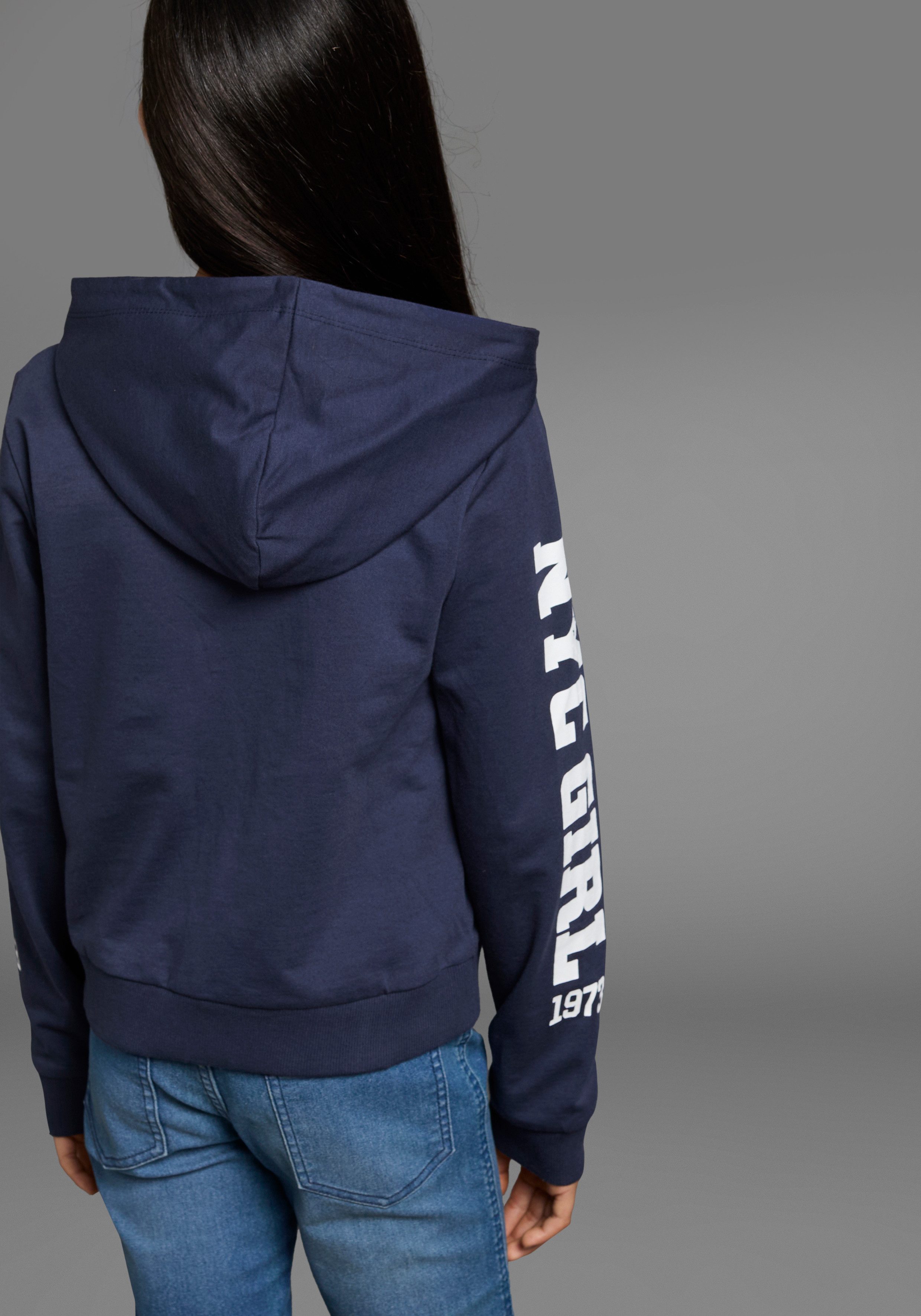 KIDSWORLD Kapuzensweatshirt Shirt mit Ärmelprint Langarm, mit stylischem Print, mit Kapuze, aus Baumwolle